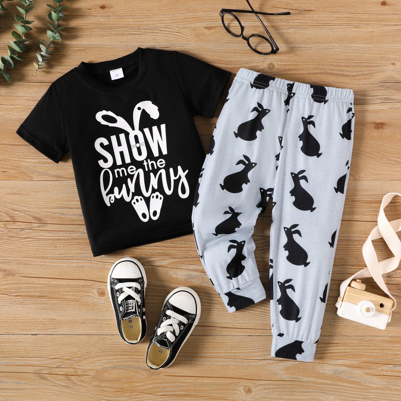 

2pcs Toddler Boy Playful Rabbit Print Tee and Pants Set