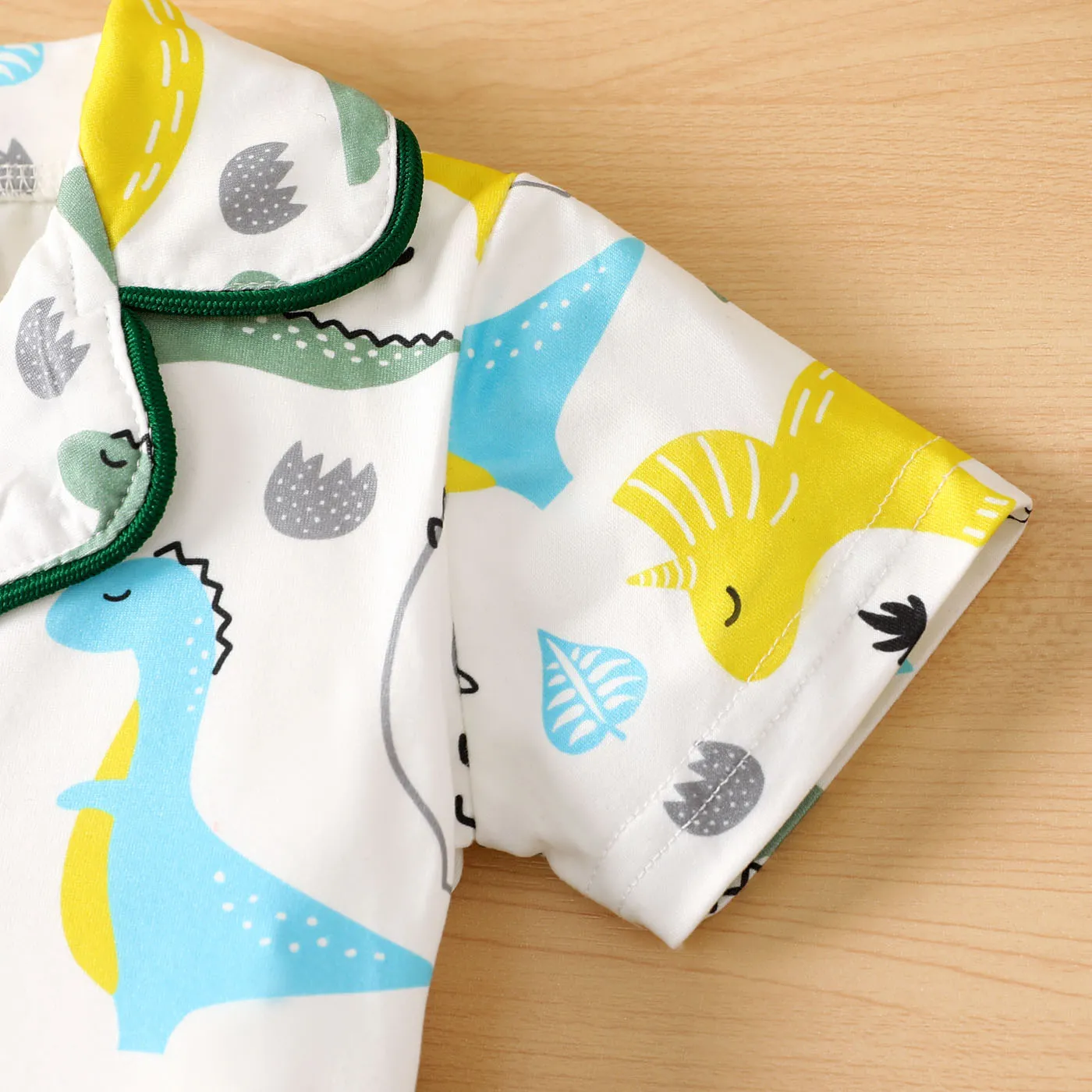 2pcs Baby Boy Dinosaur Letter Print Short-sleeve Shirt and Shorts Set Green image 5