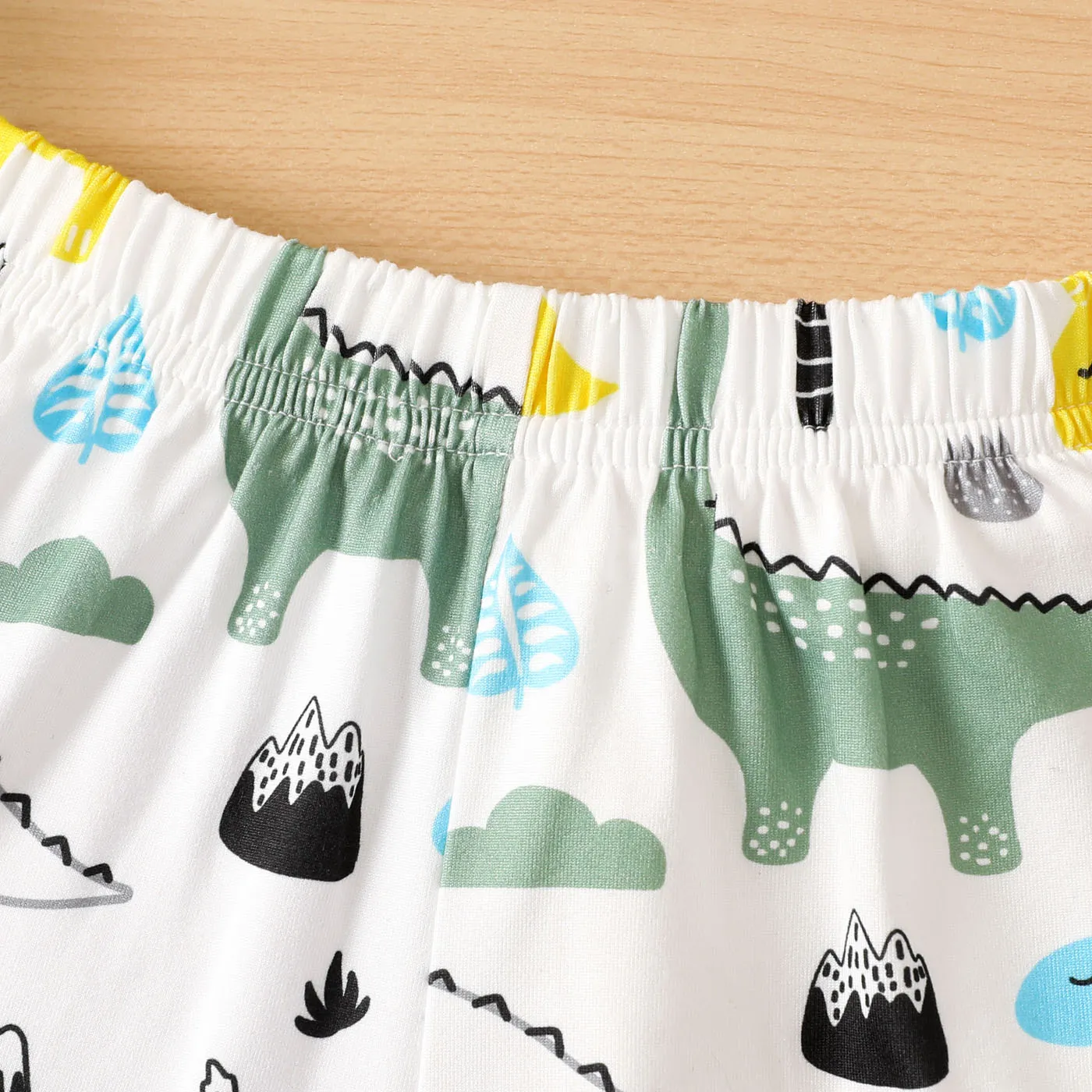 2pcs Baby Boy Dinosaur Letter Print Short-sleeve Shirt and Shorts Set Green image 4