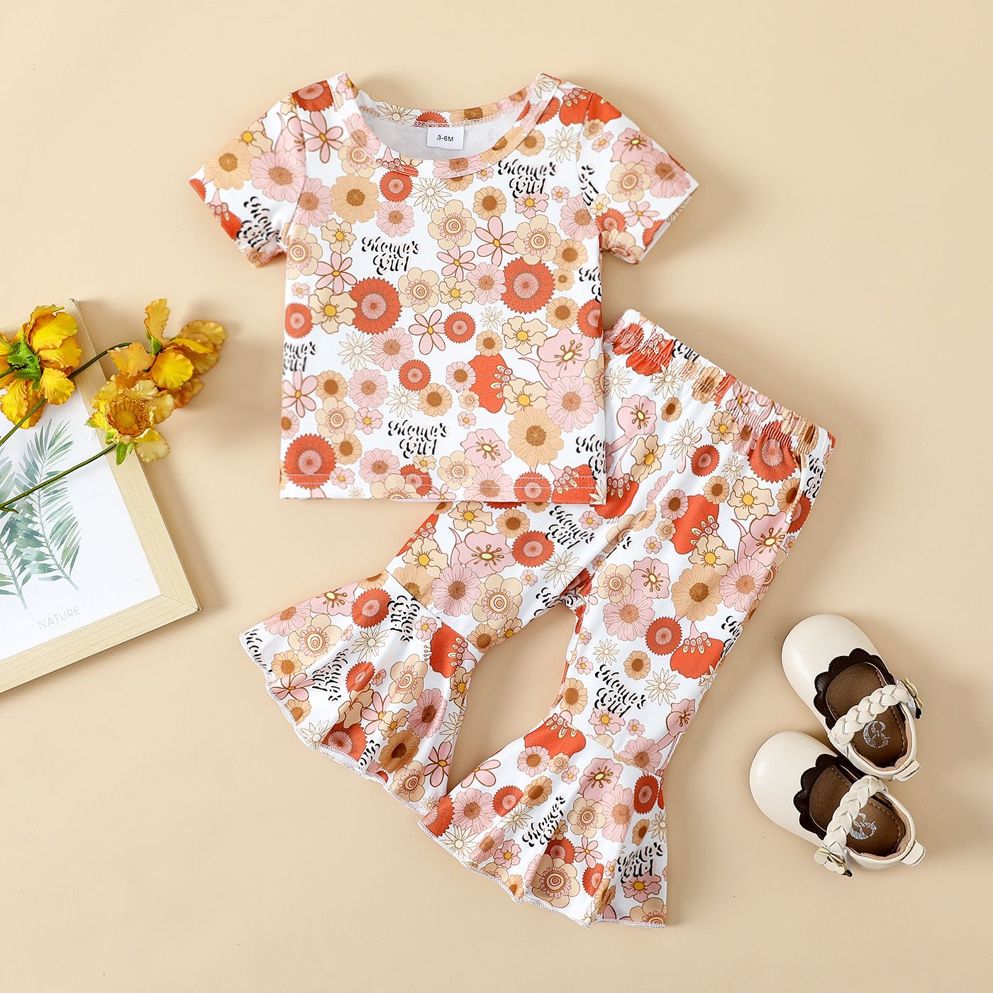 

2pcs Floral Print Short-sleeve Tee and Flared Pants Set