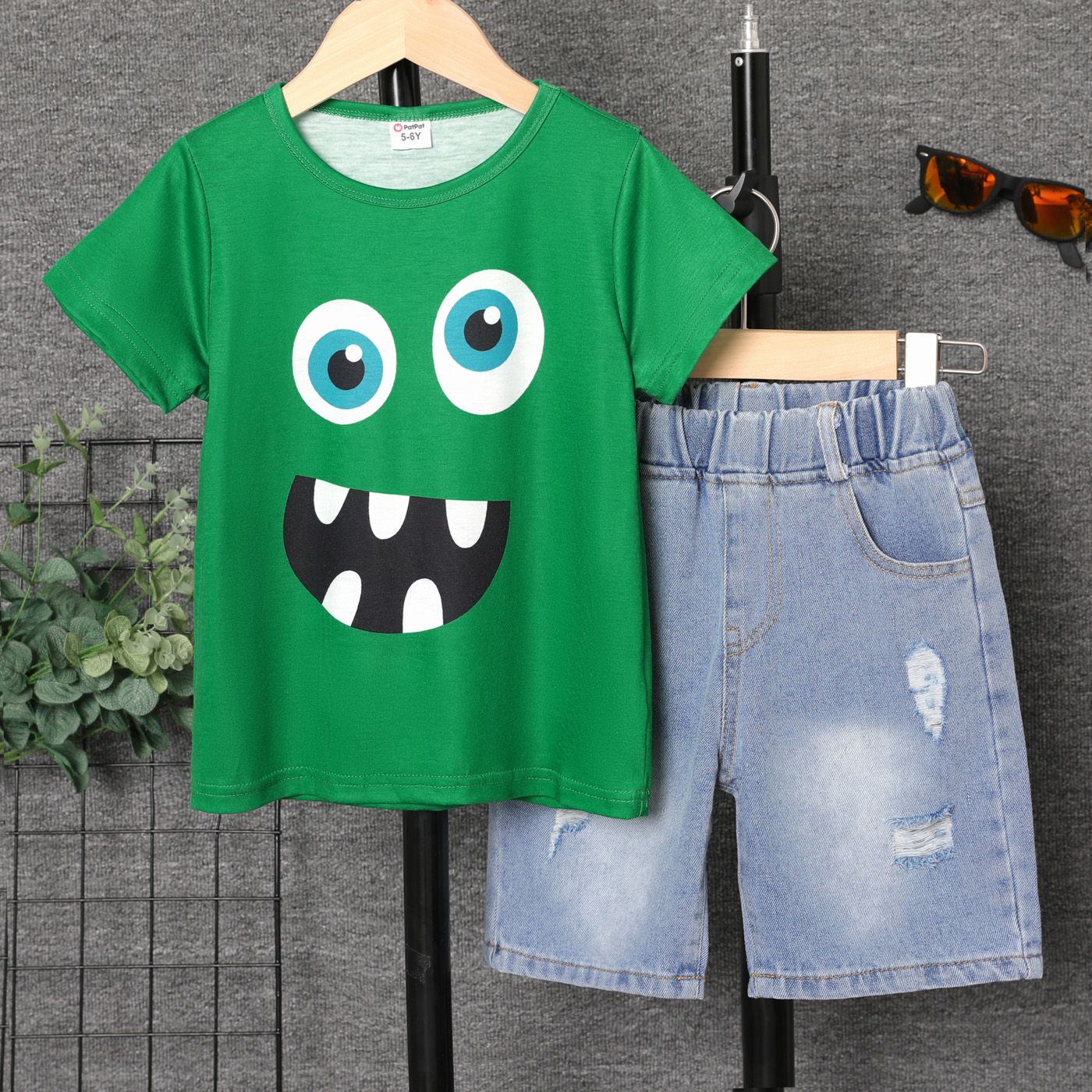 

Kid Boy Face Graphic Print Short-sleeve Tee / Ripped Denim Shorts