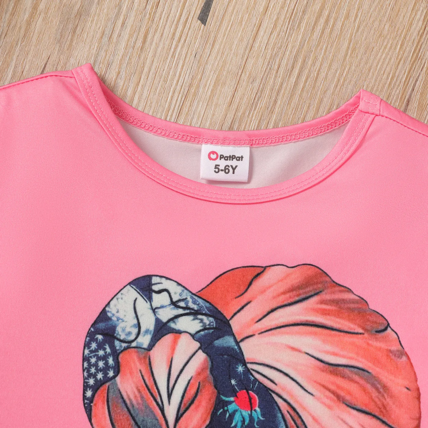 2pcs Kid Girl Figure Print Short-sleeve Tee and Allover Plant Print Shorts Set Pink image 4