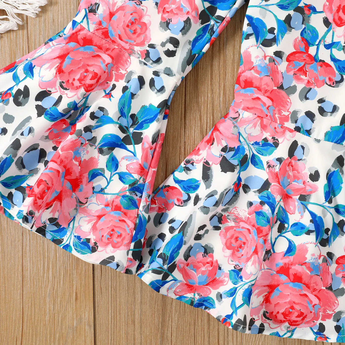 2pcs Toddler Girl Knot Front Cotton Camisole and Floral Print Flared Pants  image 5