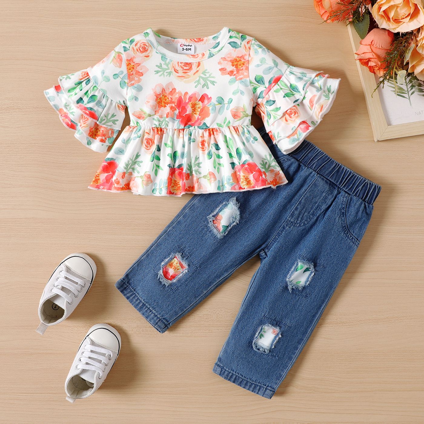 2pcs Baby Girl Floral Print Ruffled Bell Sleeve Top and Ripped Jeans Set