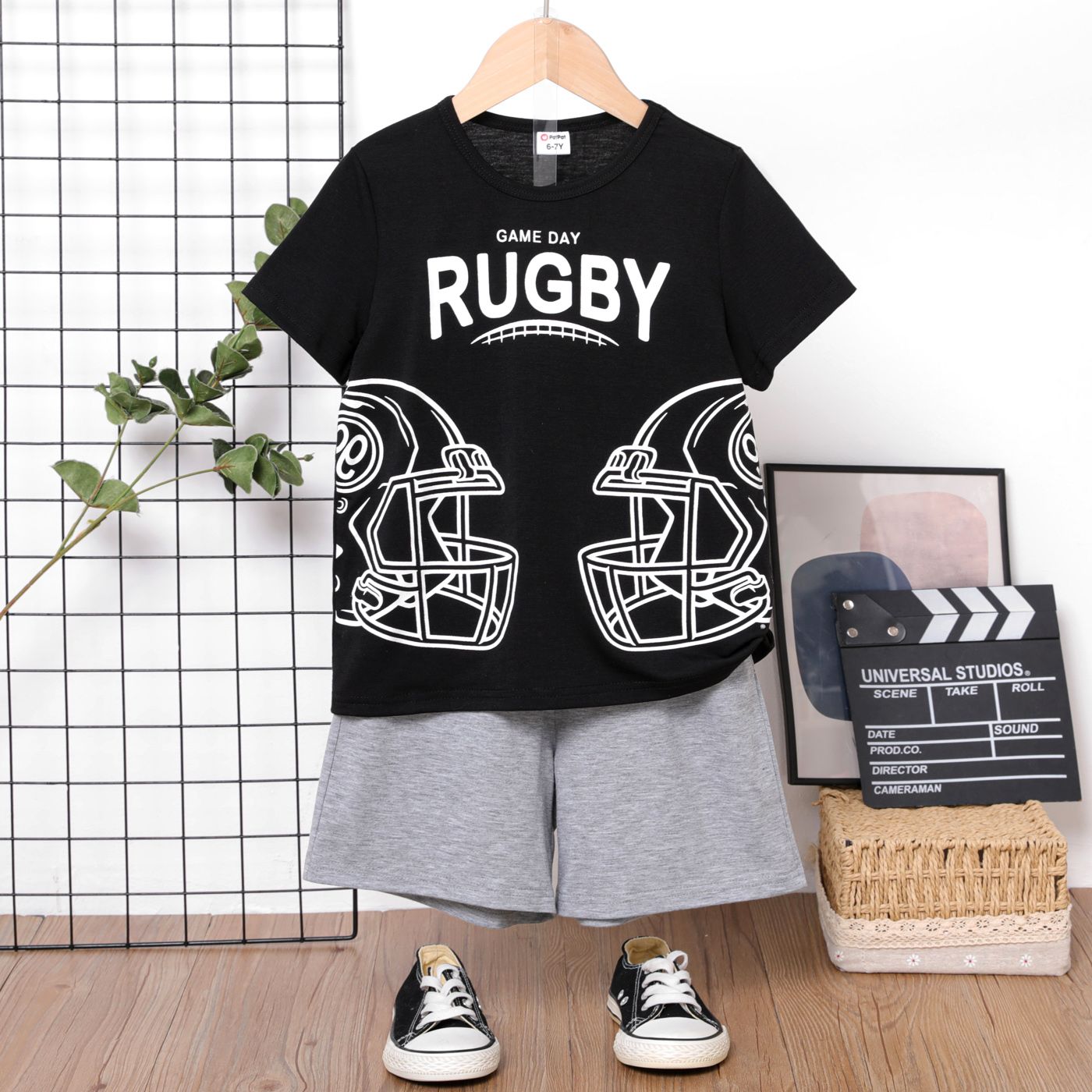 

2pcs Kid Boy Letter Print Short-sleeve Tee and Solid Elasticized Shorts Set