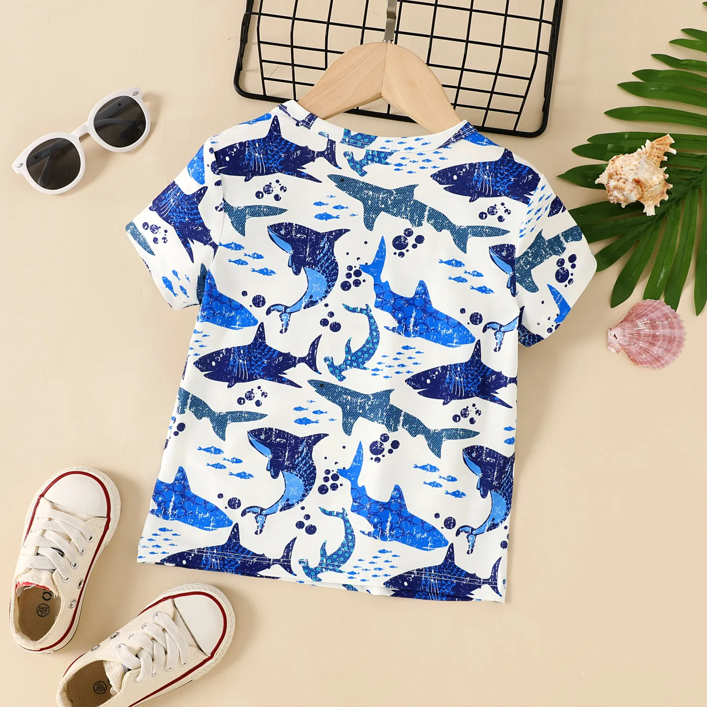 Toddler Boy Shark / Letter Print Short-sleeve Tee   Blue image 2