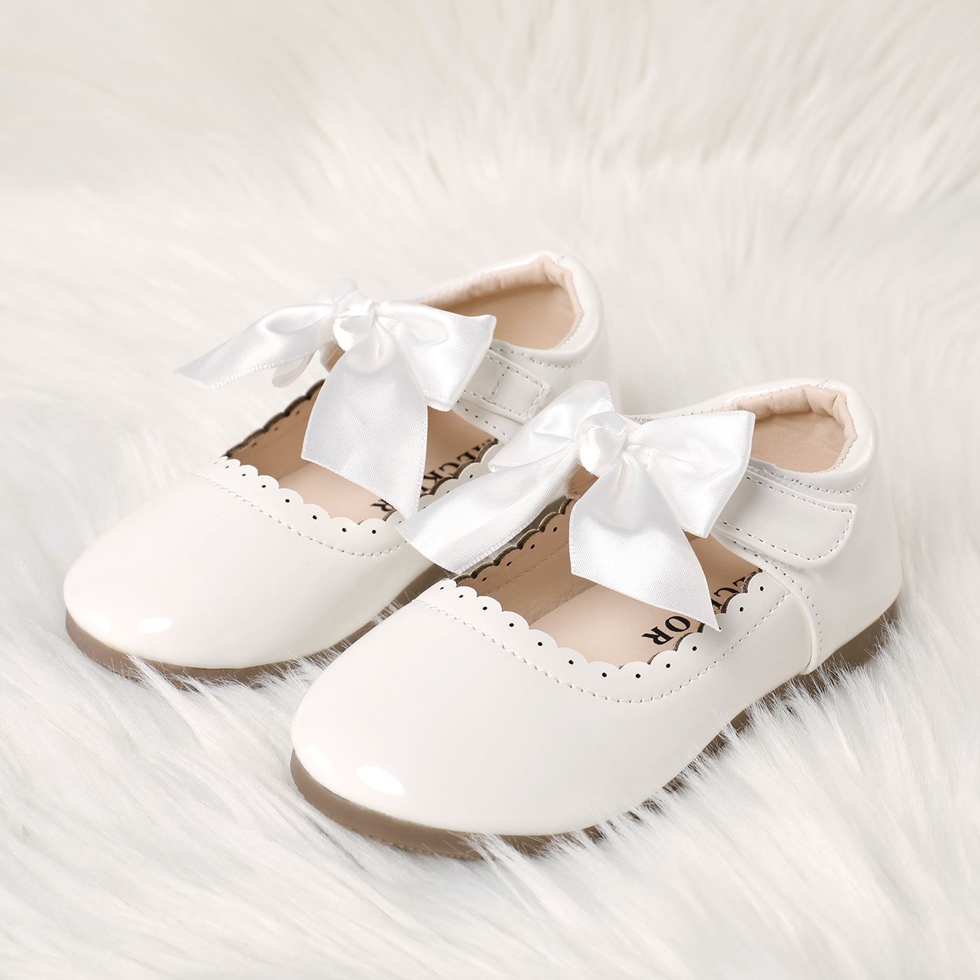 

Toddler Girl Valentine's Day 2pcs Heart-shaped Sweater and Skirt Set/ Princess Shoes