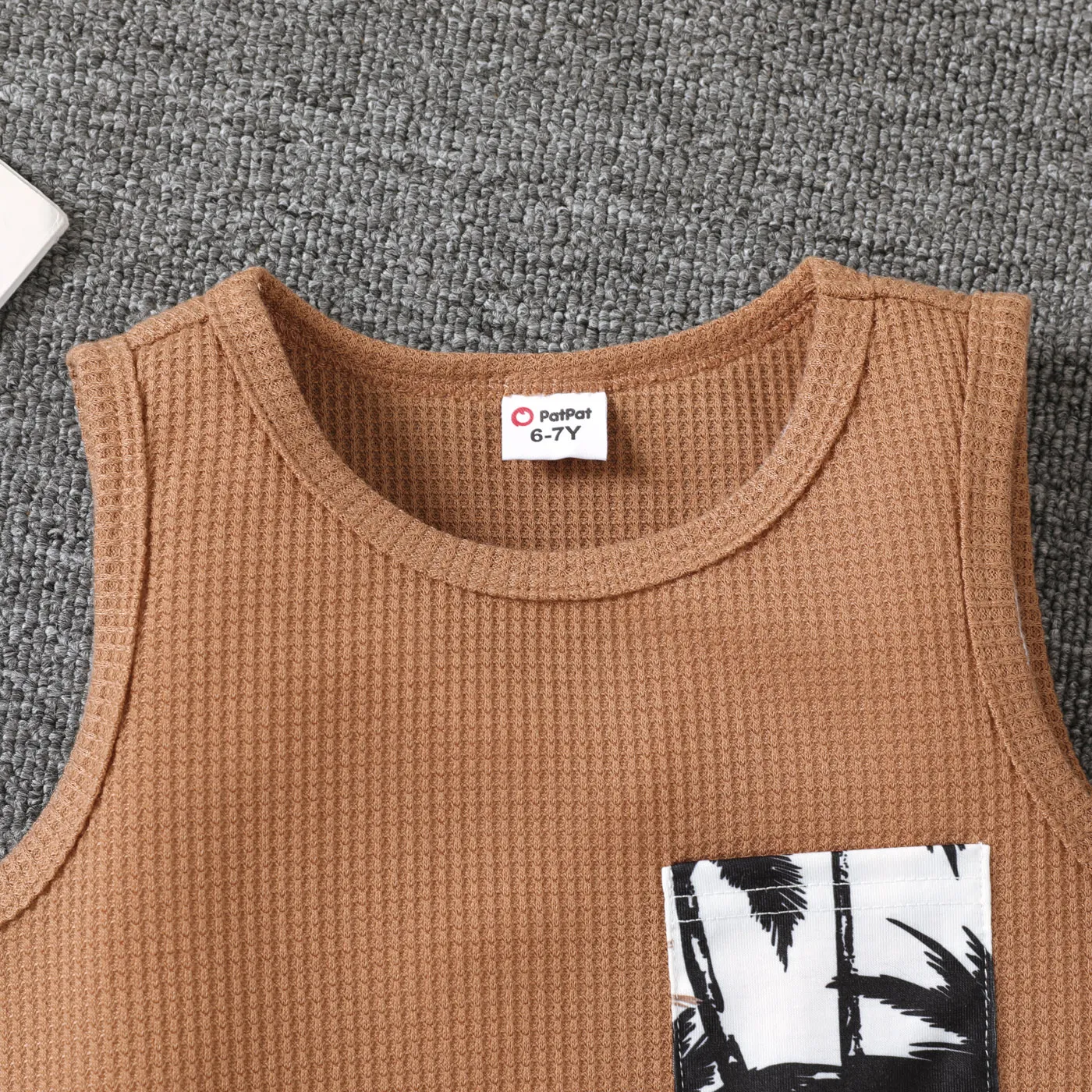 2pcs Kid Boy Waffle Patch Pocket Tank Top and Allover Plant Print Shorts Set Khaki image 5