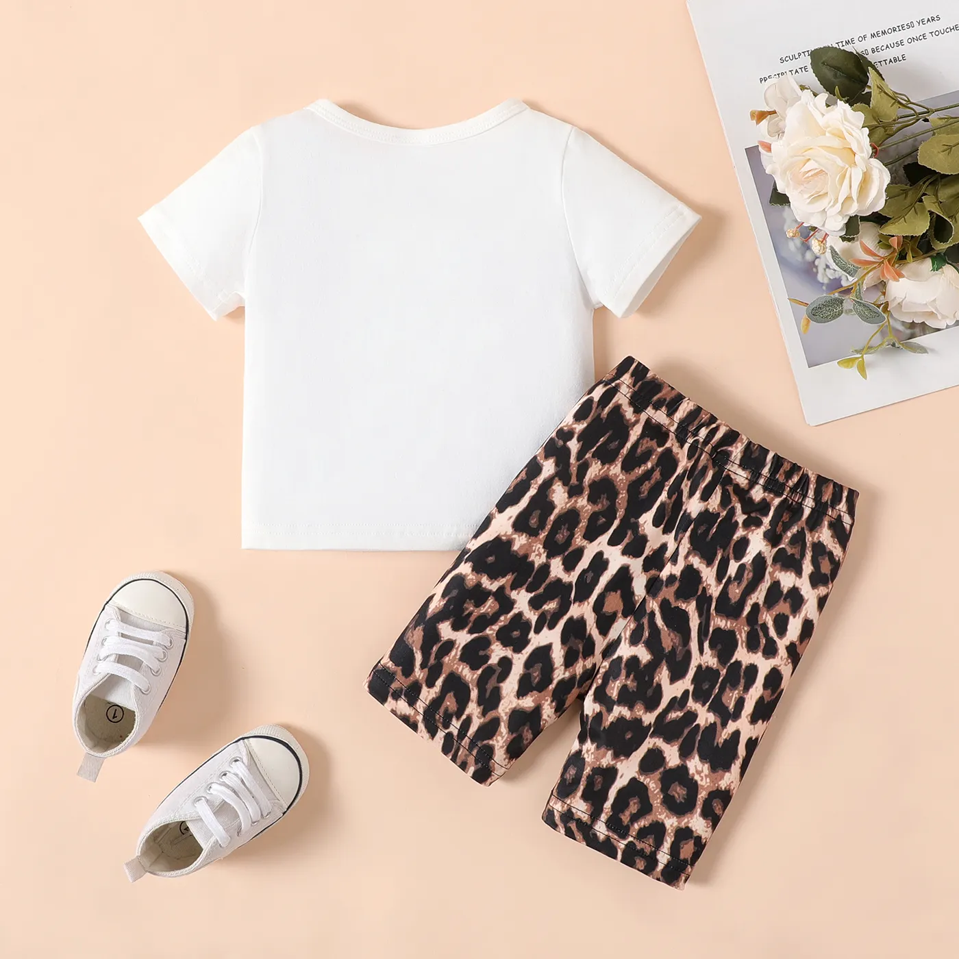 2pcs Baby Girl Figure Print Short-sleeve Tee and Leopard Pants Set  image 2