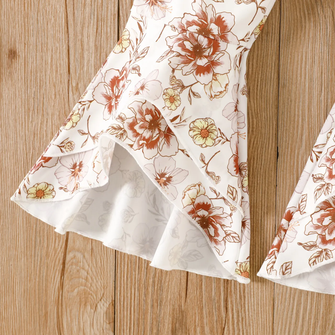 2pcs Toddler Girl Bow Front Crop Camisole and Floral Print Flared Pants Set  image 5
