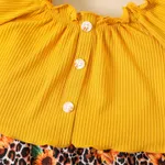 2pcs Toddler Girl Rib-knit Top and Sunflower Print Contrast Guipure Lace Shorts Set   image 4