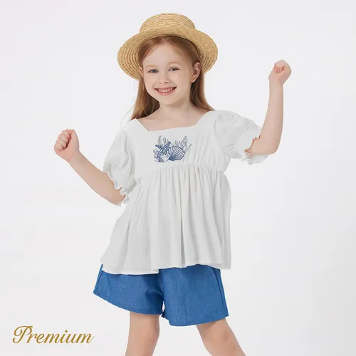 2-piece Kid Girl Scallop Embroidery Square Neck Puff-sleeve Top and Elasticized Waist Solid Shorts Set