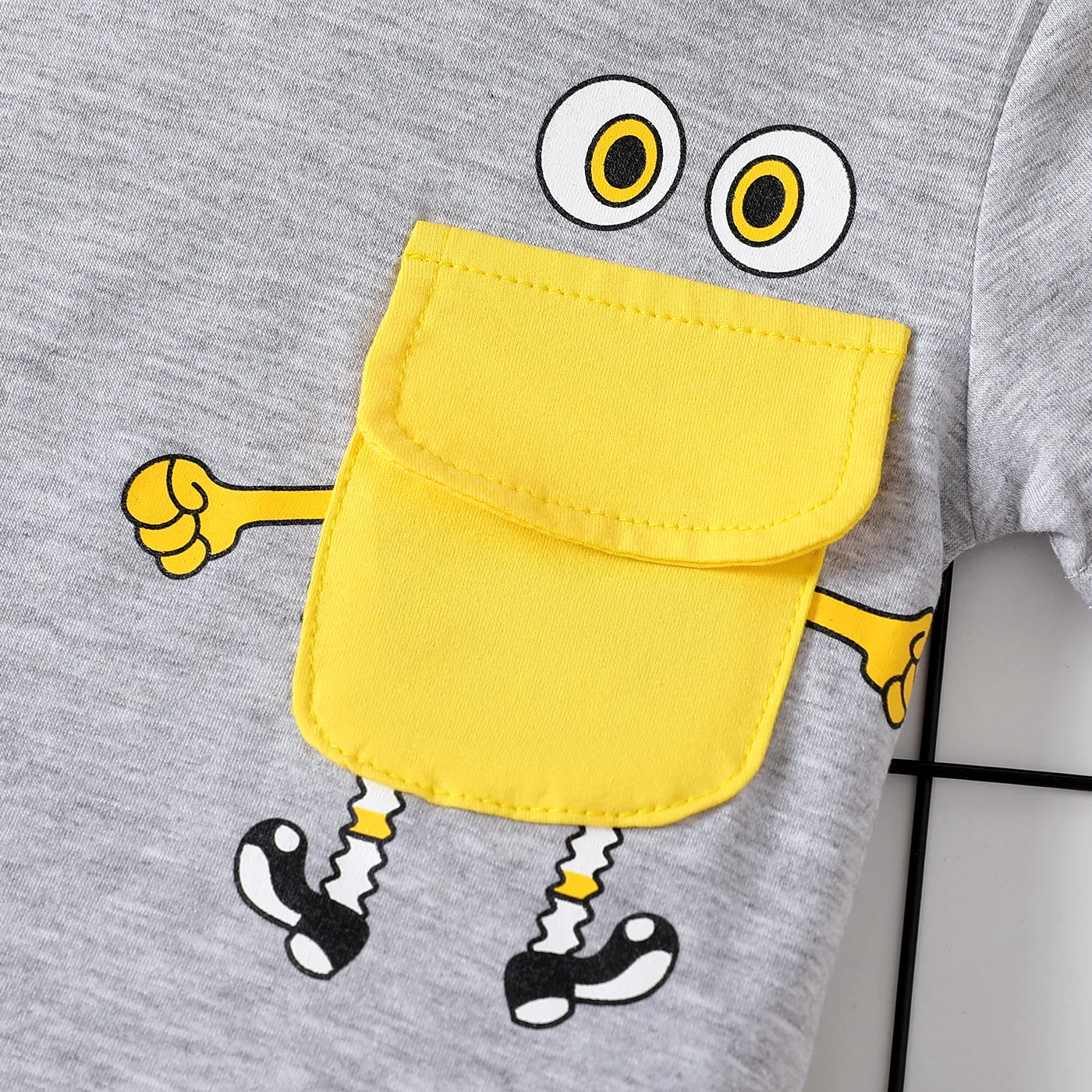 2pcs Baby Boy Print Front Pocket Short-sleeve Tee and 100% Cotton Solid Shorts Set  image 4