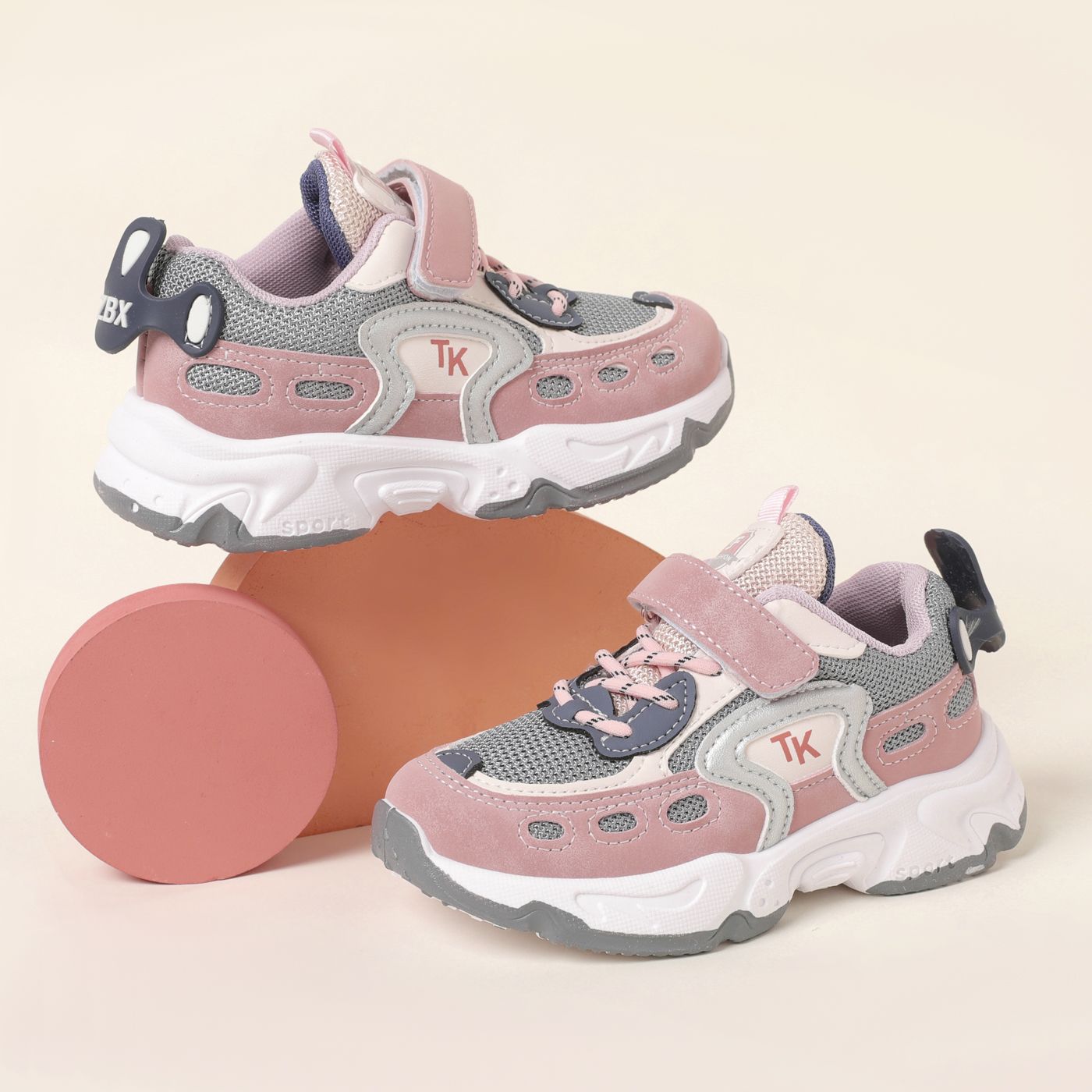 

Kids Breathable Mesh Breathable Velcro Sport Shoes