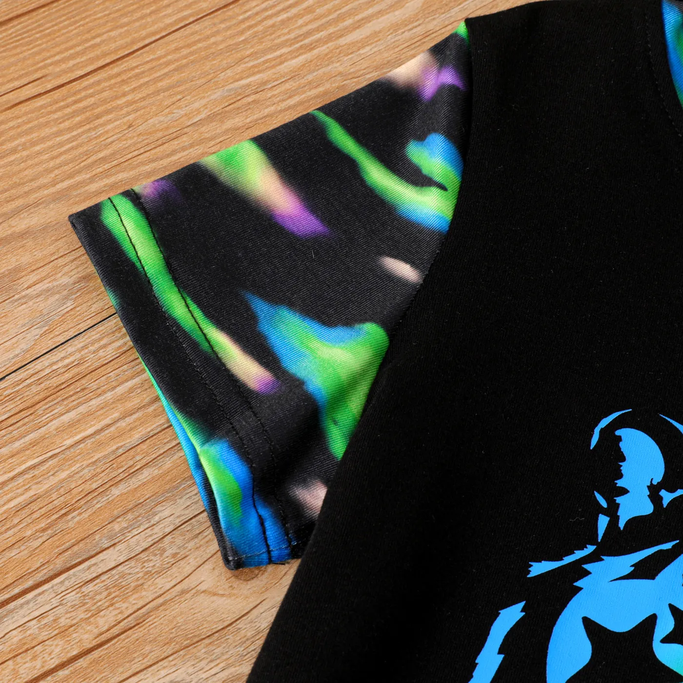 2pcs Kid Boy Tiger Print Colorful Short-sleeve Hoodie and Cotton Shorts Set Black image 3