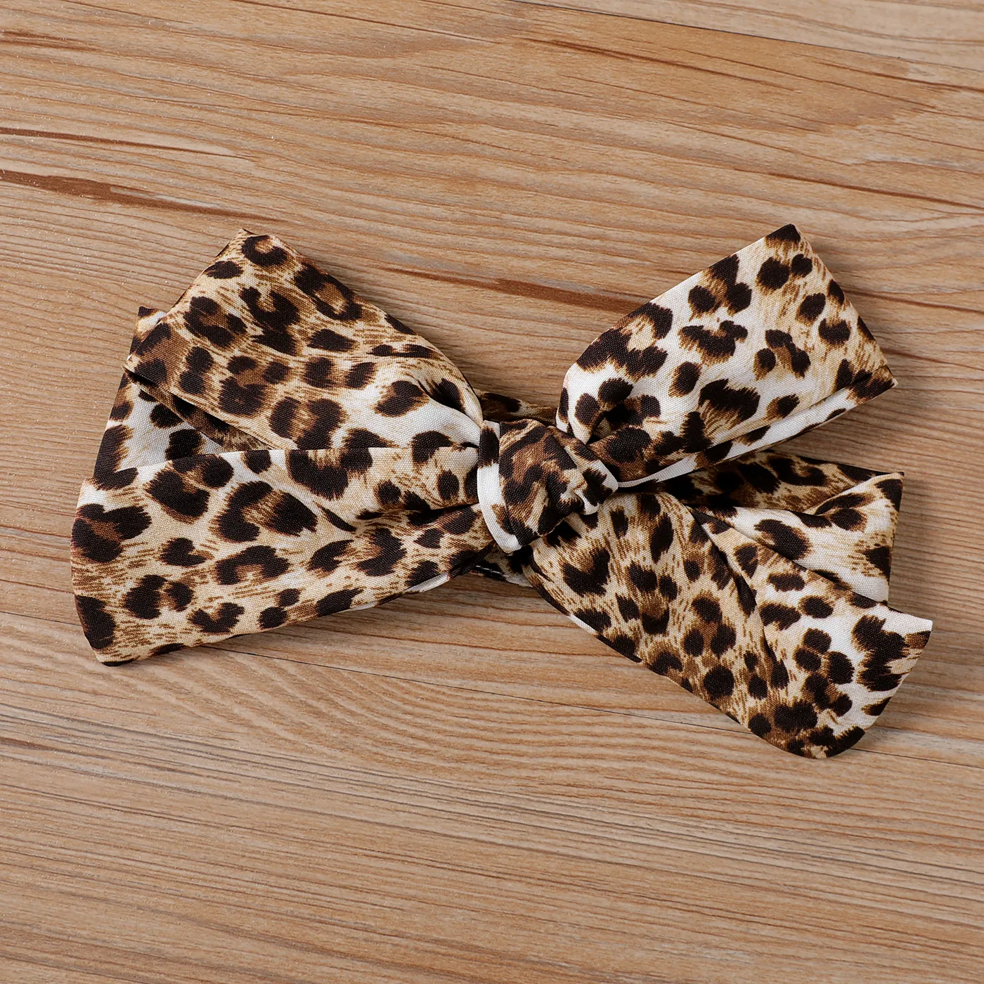 3pcs Baby Girl 95% Cotton Leopard Heart Graphic Ribbed Halter Top & Bow Front Decor Skirt & Headband Set ColorBlock image 3