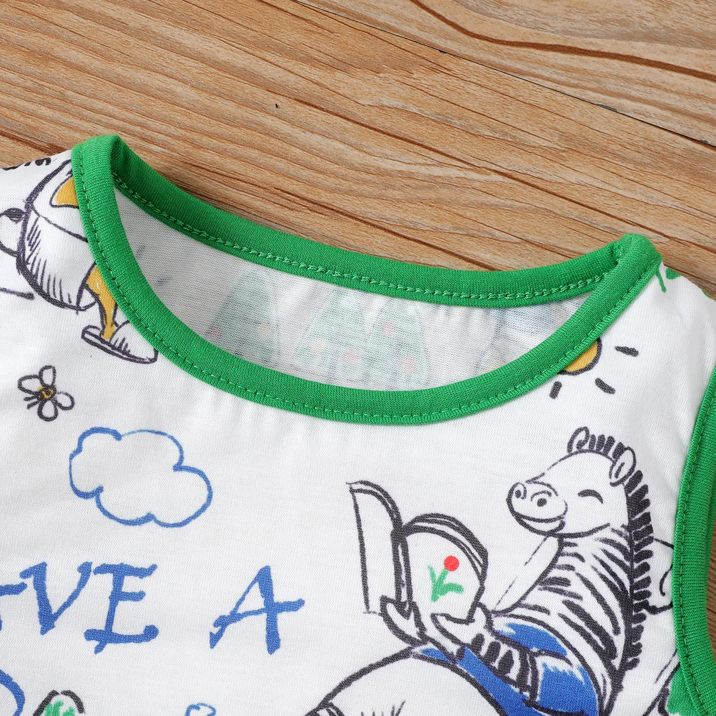 2pcs Baby Boy Print Sleeveless Top and Elasticized Solid Shorts Set  image 3