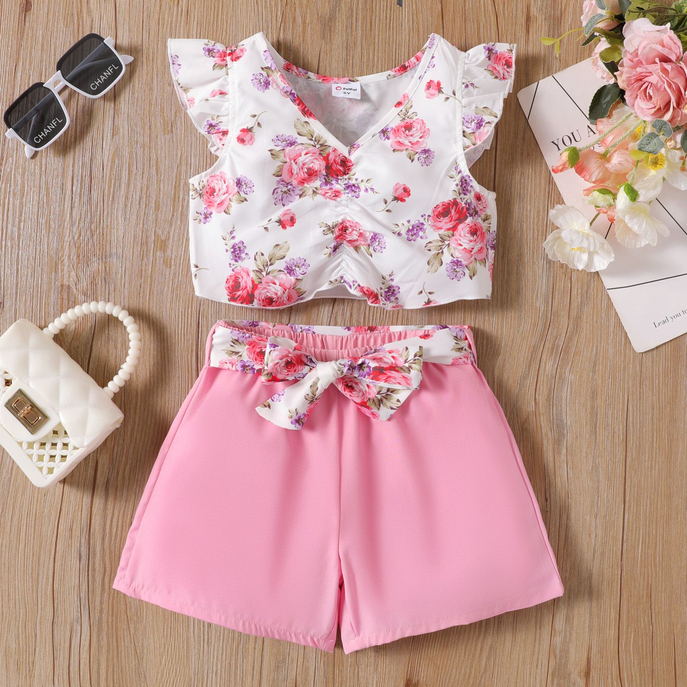 

2pcs Toddler Girl Allover Floral Print Flutter-sleeve Ruched Tee and Belted Shorts Set