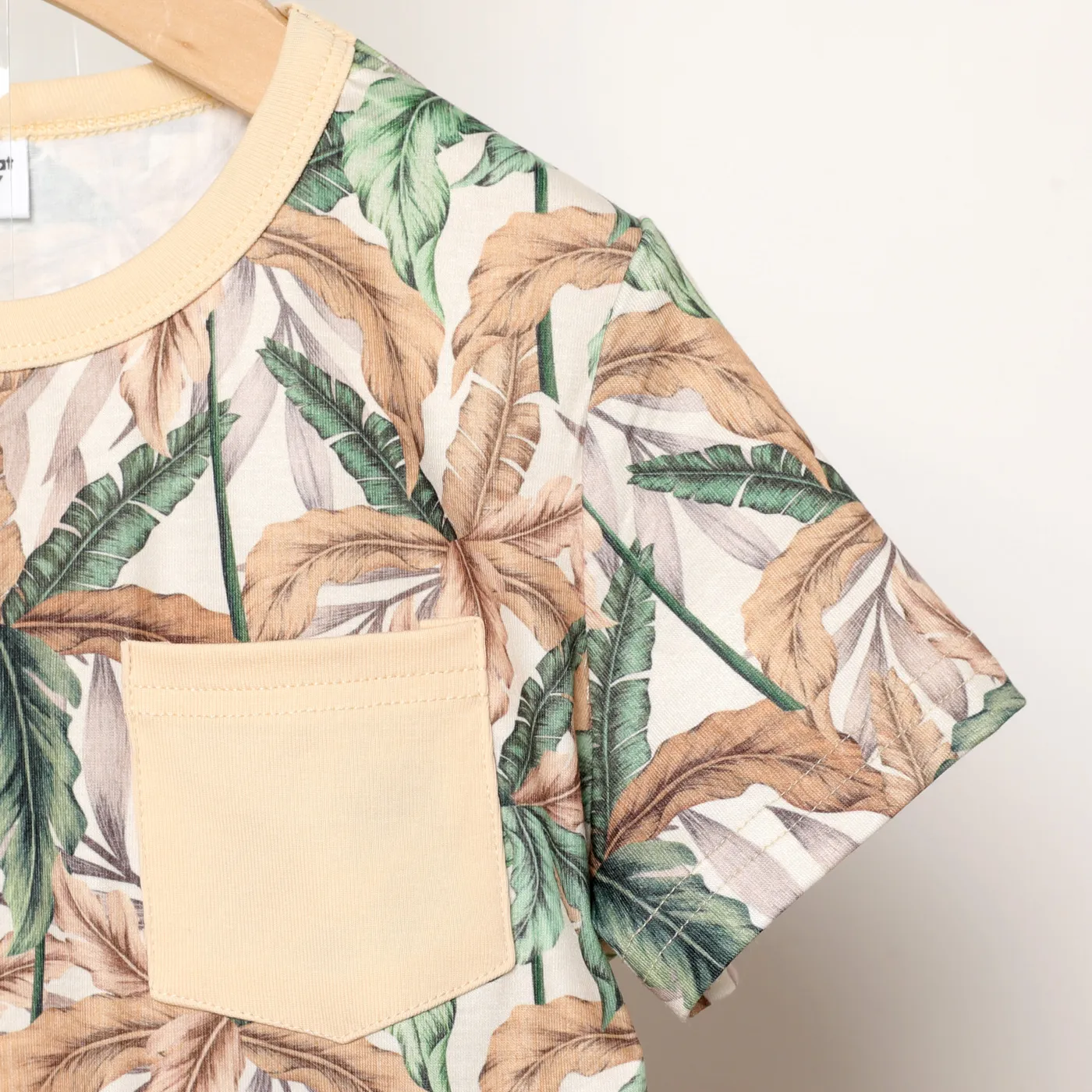 2pcs Kid Boy Allover Floral Print Pocket Short-sleeve Top and Solid Shorts Set  image 2