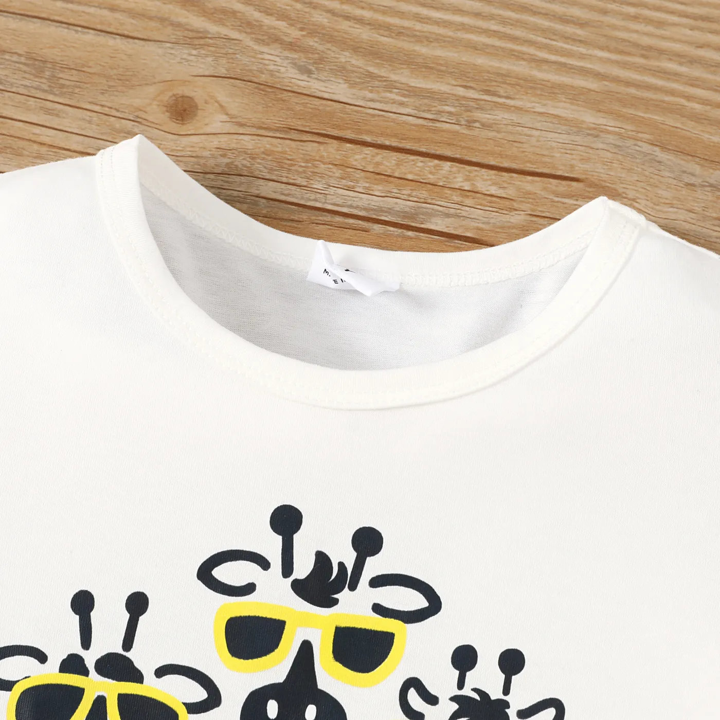 2pcs Toddler Boy Giraffe Print Short-sleeve Tee and Shorts Set  DeepBlue image 3