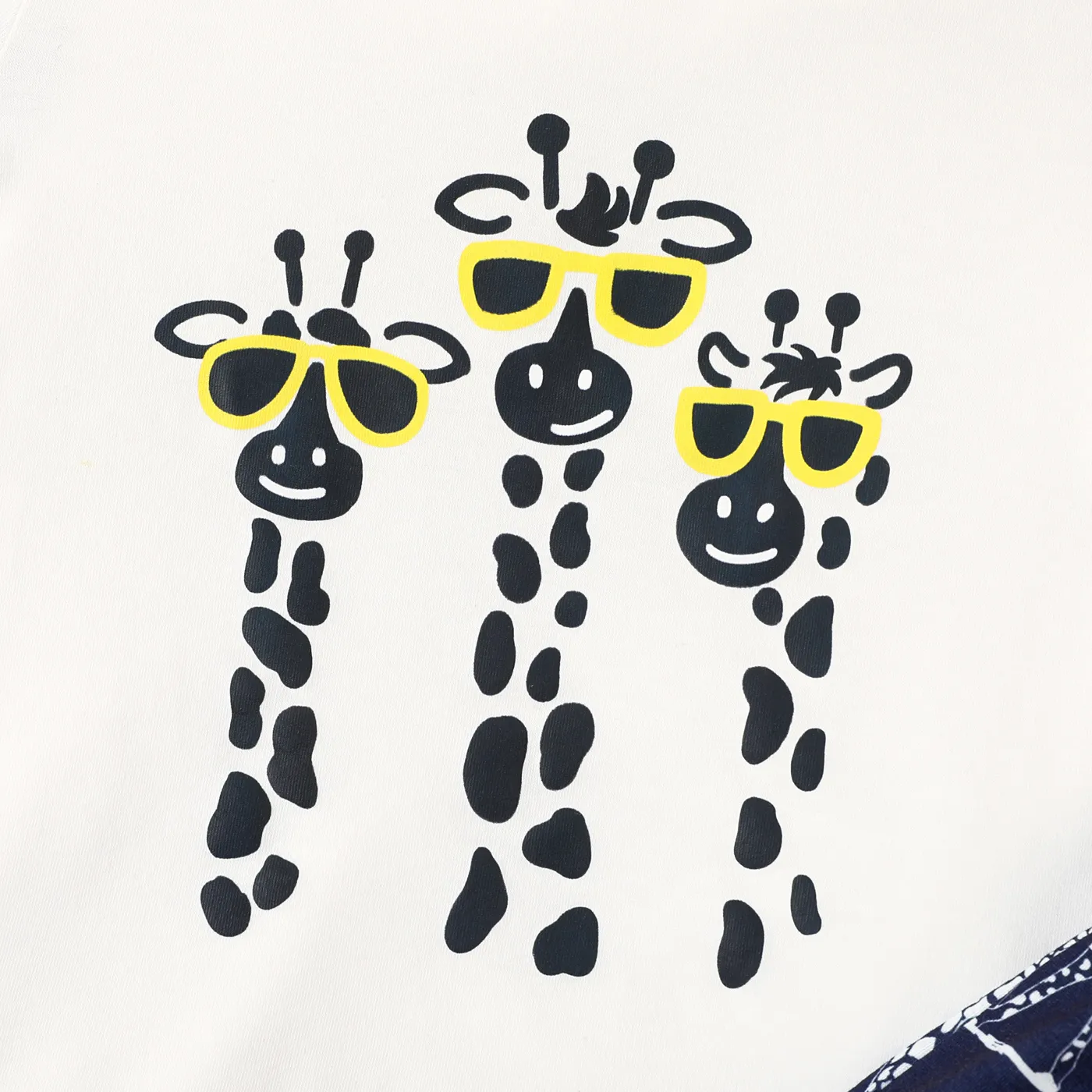 2pcs Toddler Boy Giraffe Print Short-sleeve Tee and Shorts Set  DeepBlue image 4