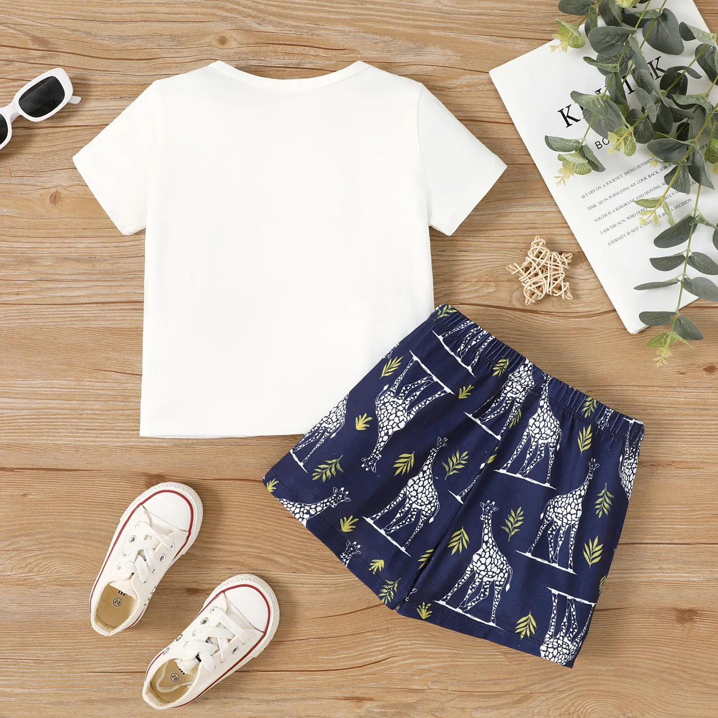 2pcs Toddler Boy Giraffe Print Short-sleeve Tee and Shorts Set  DeepBlue image 2