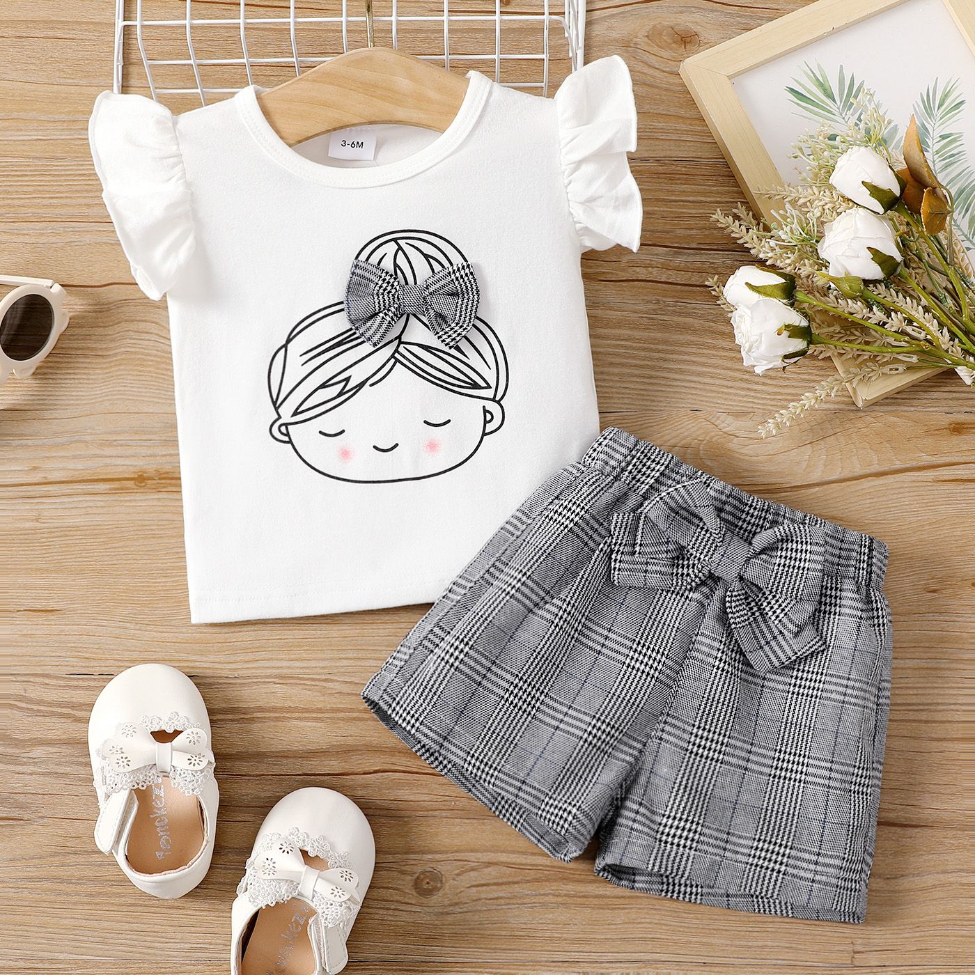 

2pcs Baby Girl Figure Print Flutter-sleeve Tee and Bow Front Plaid Belted Shorts Set
