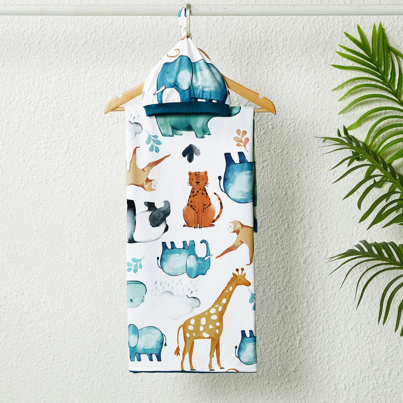 Family Matching Allover Animal Print Half-sleeve Belted Robe & Swaddle Blanket & Letter Print Short-sleeve Tee Sets big image 1