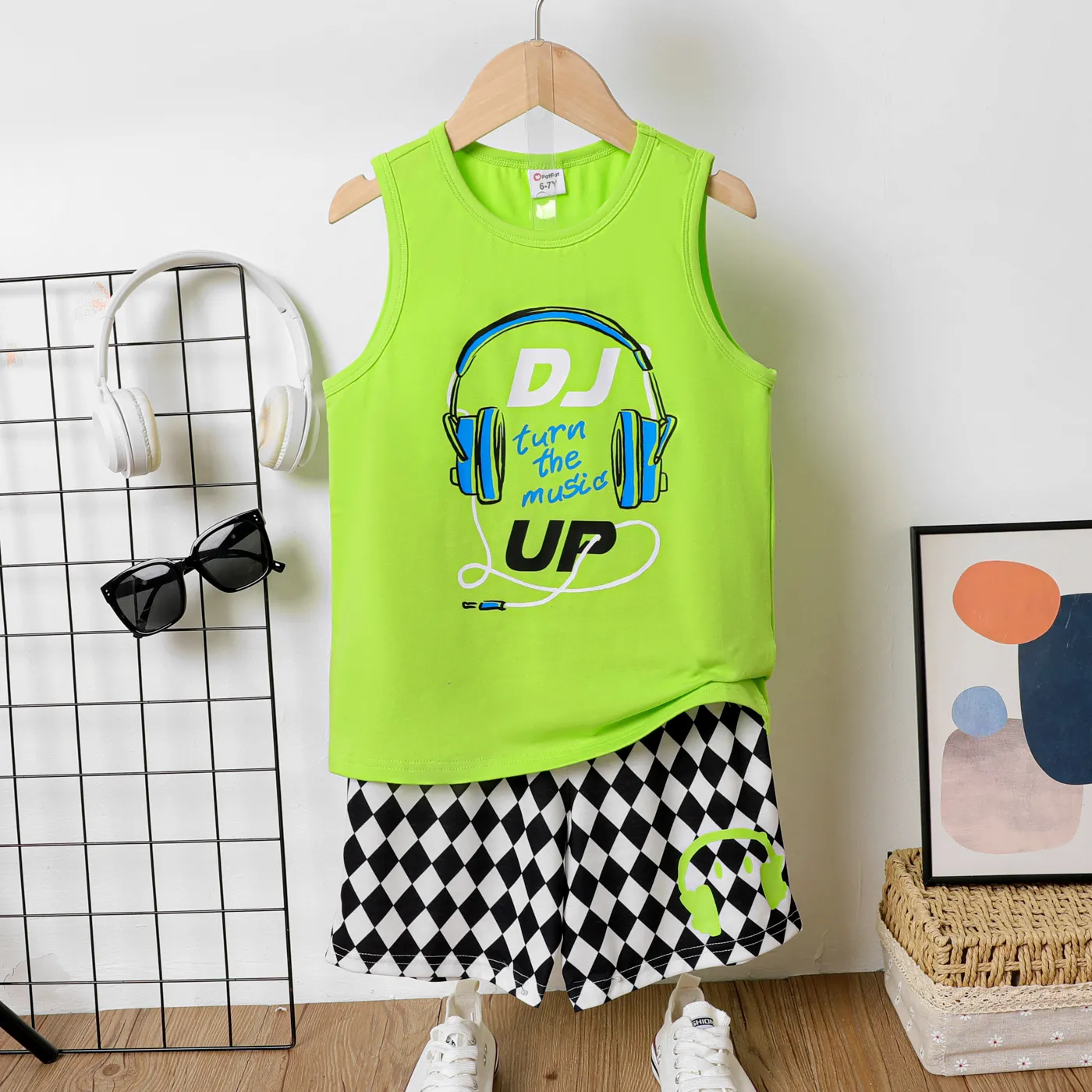 2pcs Kid Boy Cotton Headphones Letters Print Tank Top and Allover Diamond Print Shorts Set  big image 1