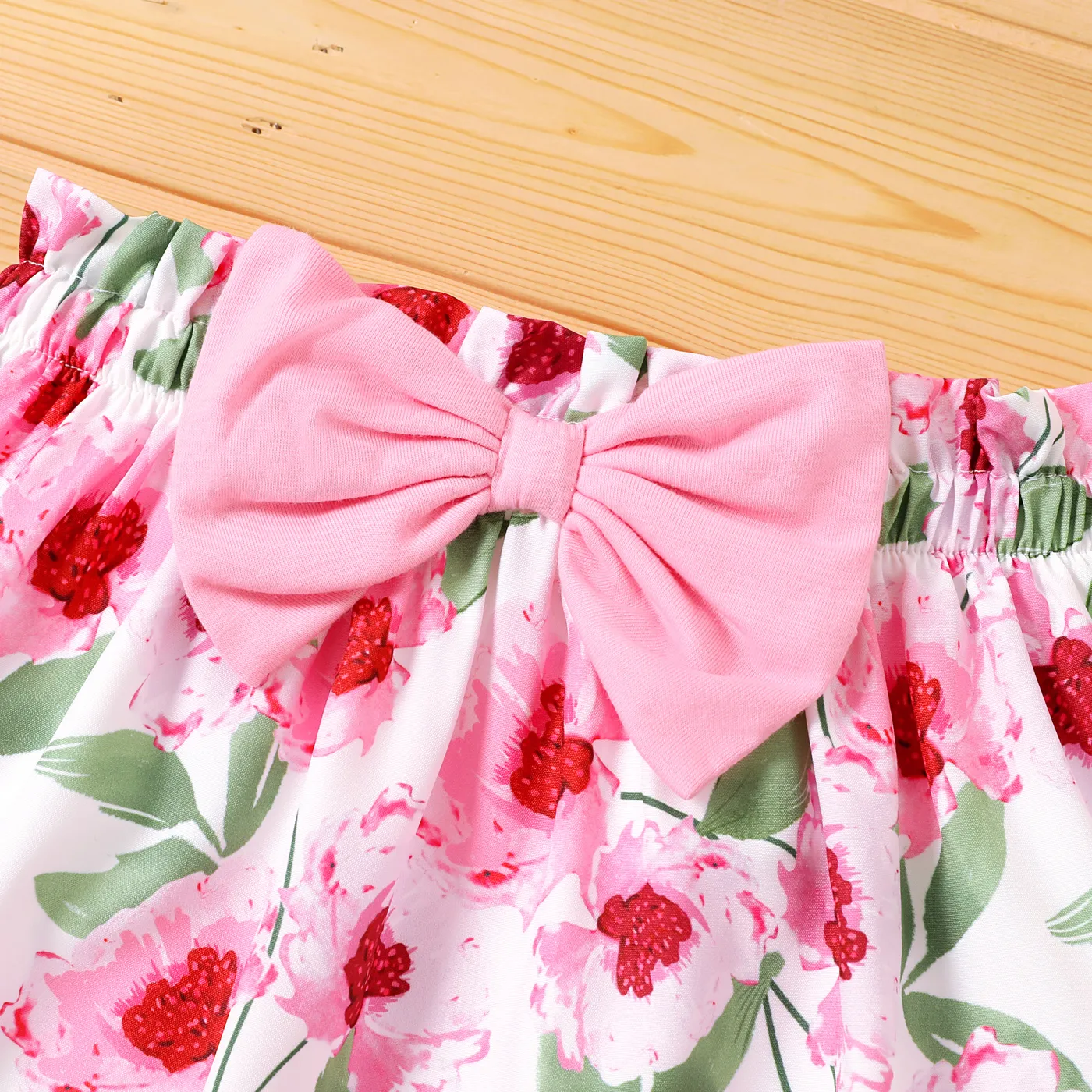 2pcs Toddler Girl Ruffled One-Shoulder Tank Top and Floral Print Bow Front Skirt Set Pink image 4
