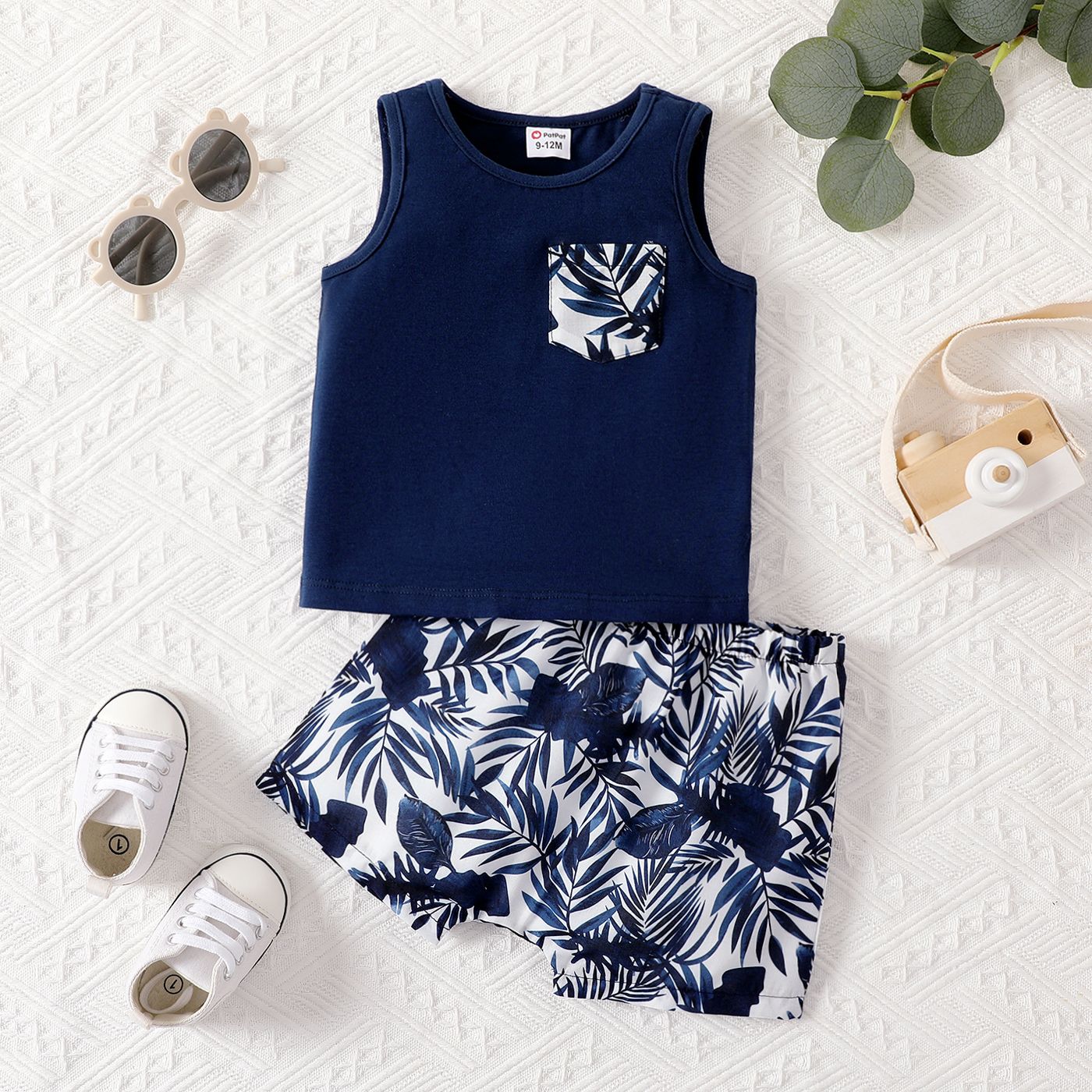 

2pcs Baby Boy Patch Pocket Tank Top and Plant Print Shorts Set