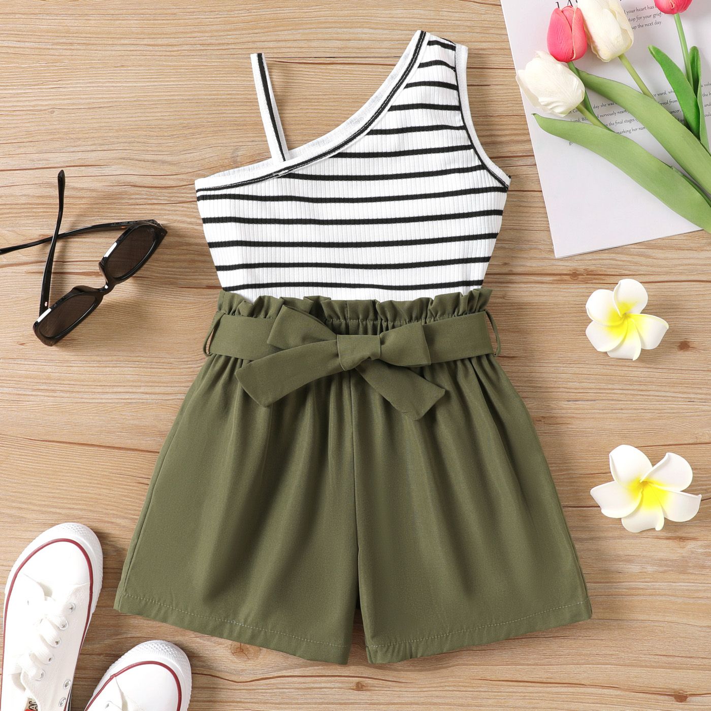 

2pcs Kid Girl Stripe One-Shoulder Camisole and Belted Shorts Set