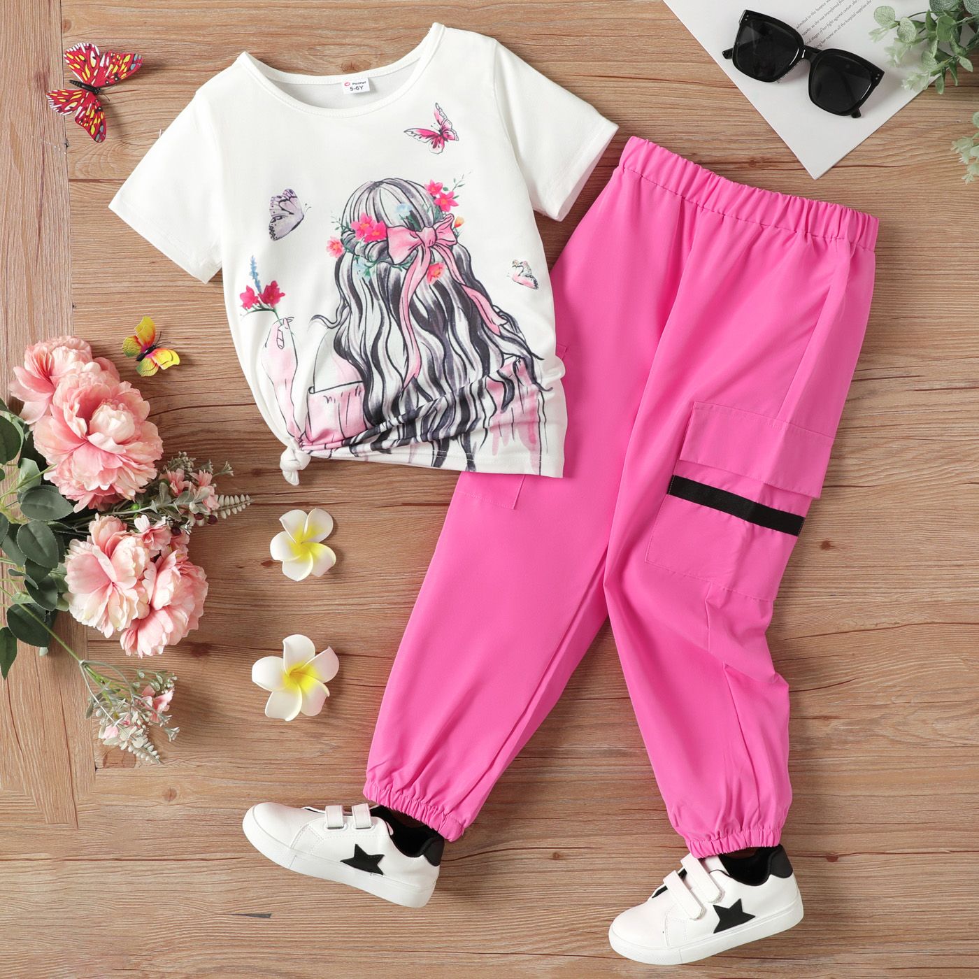 

2pcs Kid Girl Figure Print Short-sleeve Tee and Cargo Pants Set