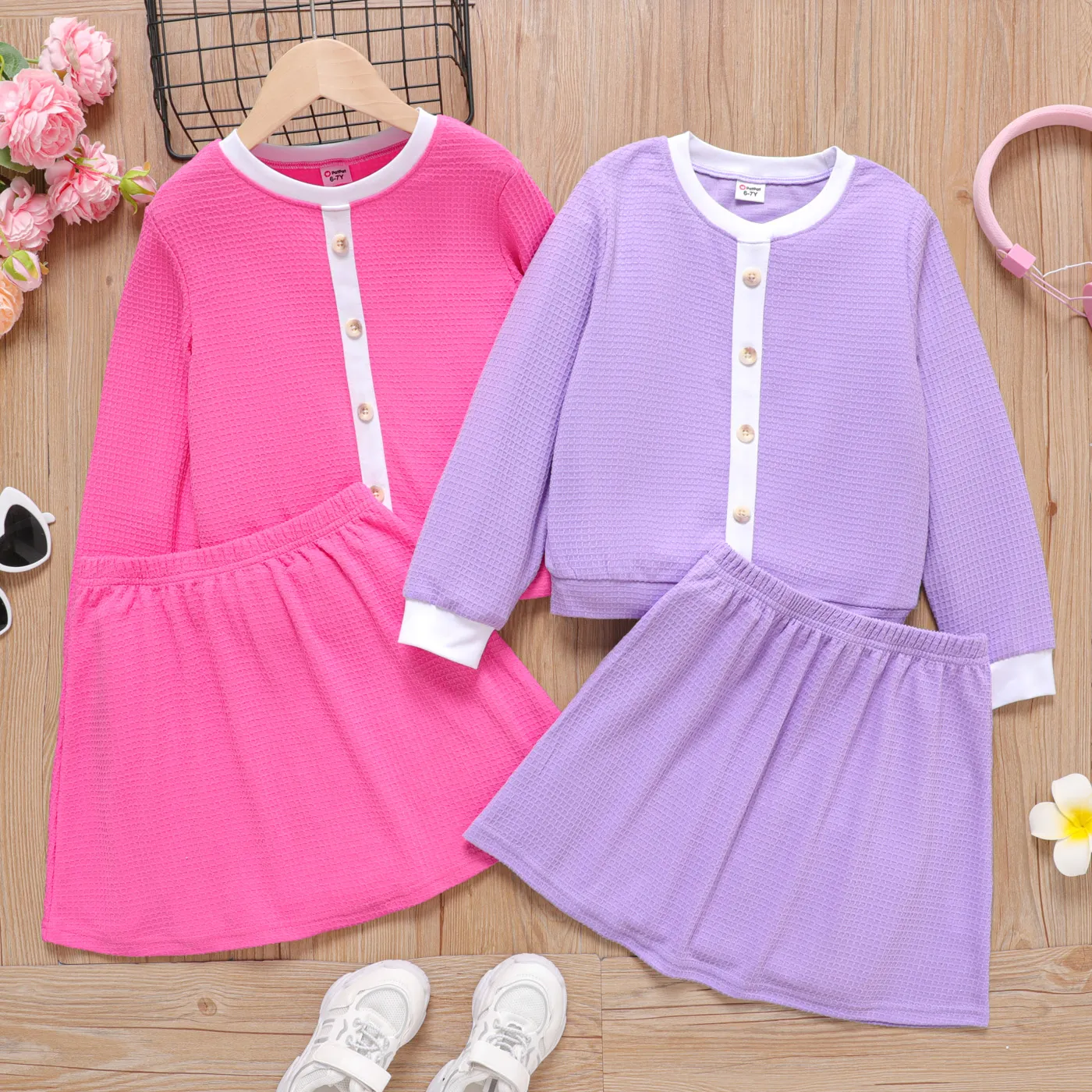 2pcs Kid Girl Waffle Button Decor Long-sleeve Top and Skirt Set   image 2