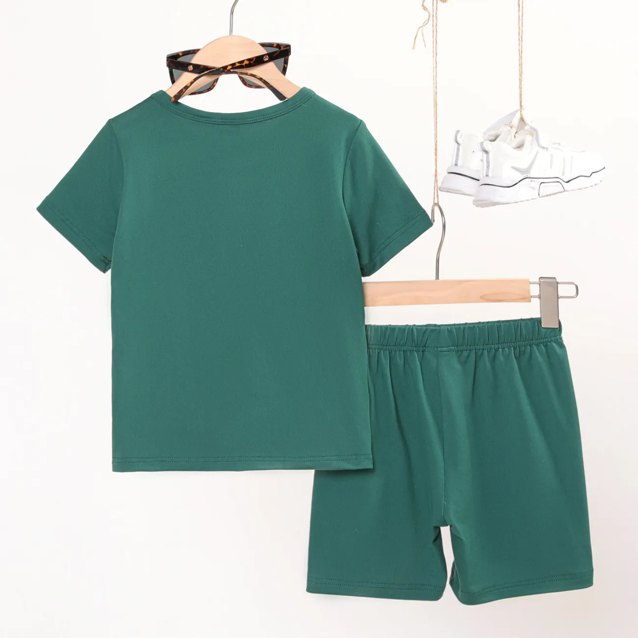 2pcs Kid Boy Letter Print Green Short-sleeve Tee and Shorts Set Green big image 1