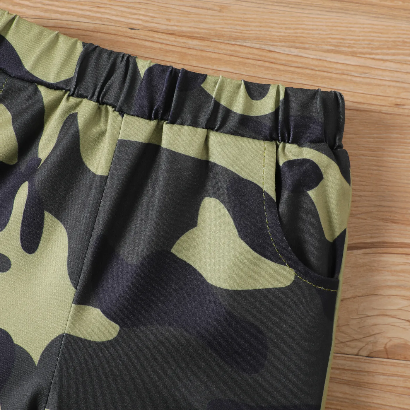 2pcs Baby Boy 95% Cotton Colorful Letter Print Short-sleeve Tee and Camouflage Shorts Set Black image 5