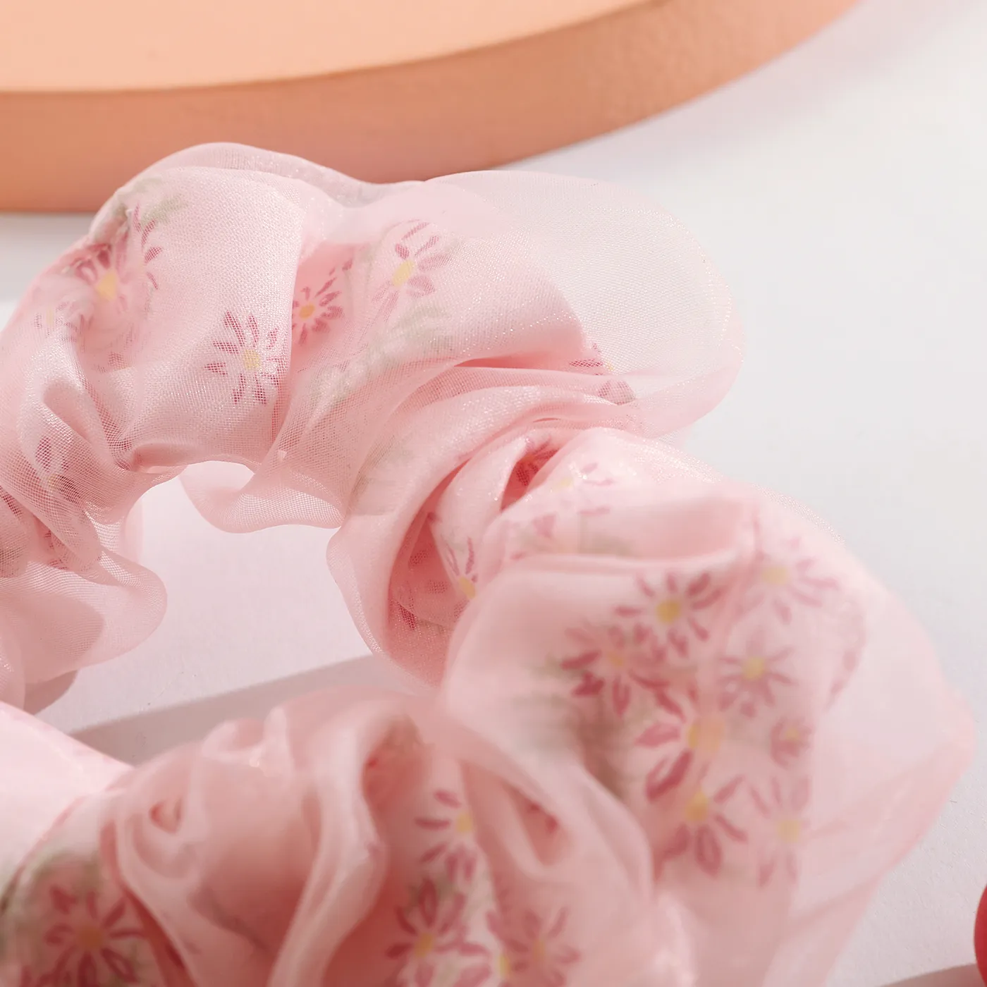 2-pack Floral Pattern Mesh Scrunchie for Mom and Me  image 5