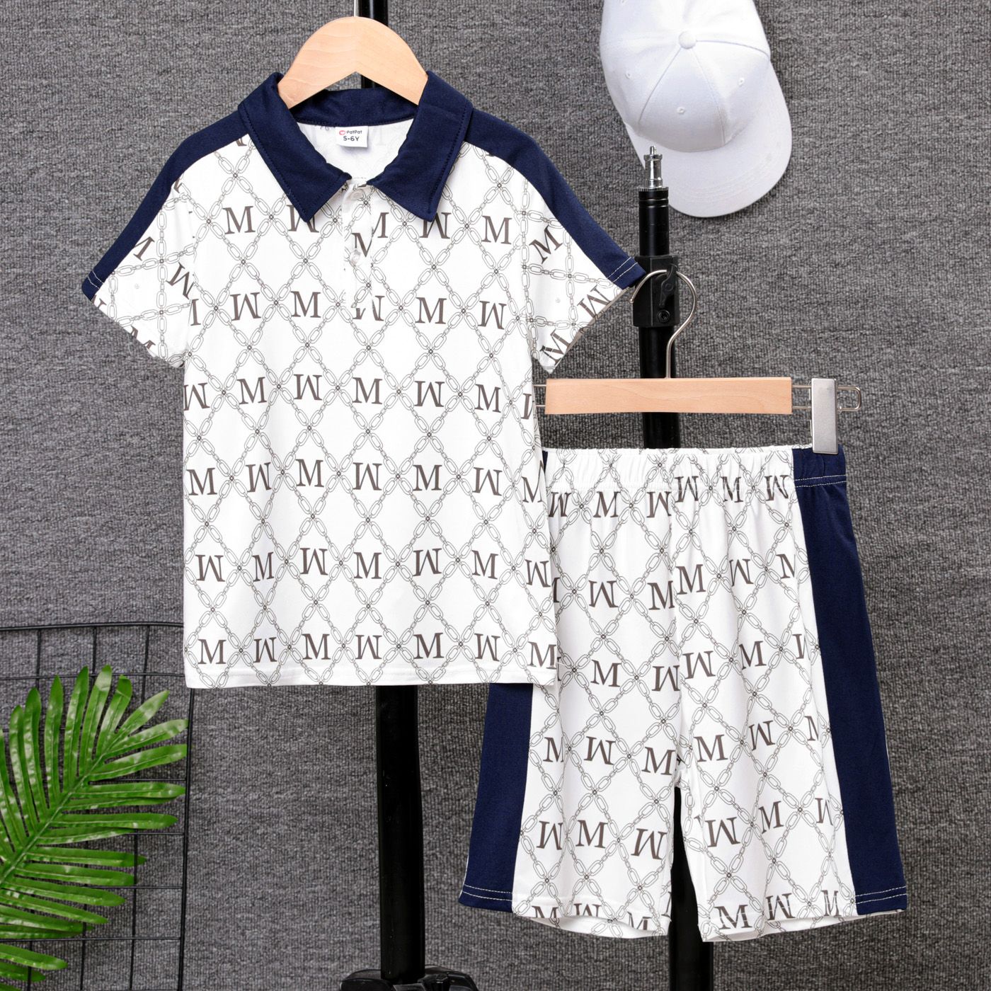 

2pcs Kid Boy Allover Letters Print Colorblock Lapel Collar Short-sleeve Top and Shorts Set