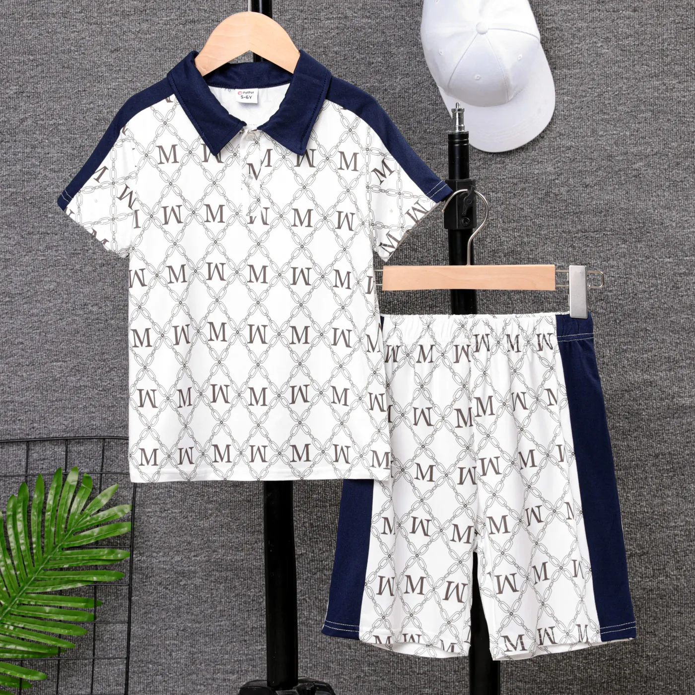 2pcs Kid Boy Allover Letters Print Colorblock Lapel Collar Short-sleeve Top and Shorts Set  big image 1
