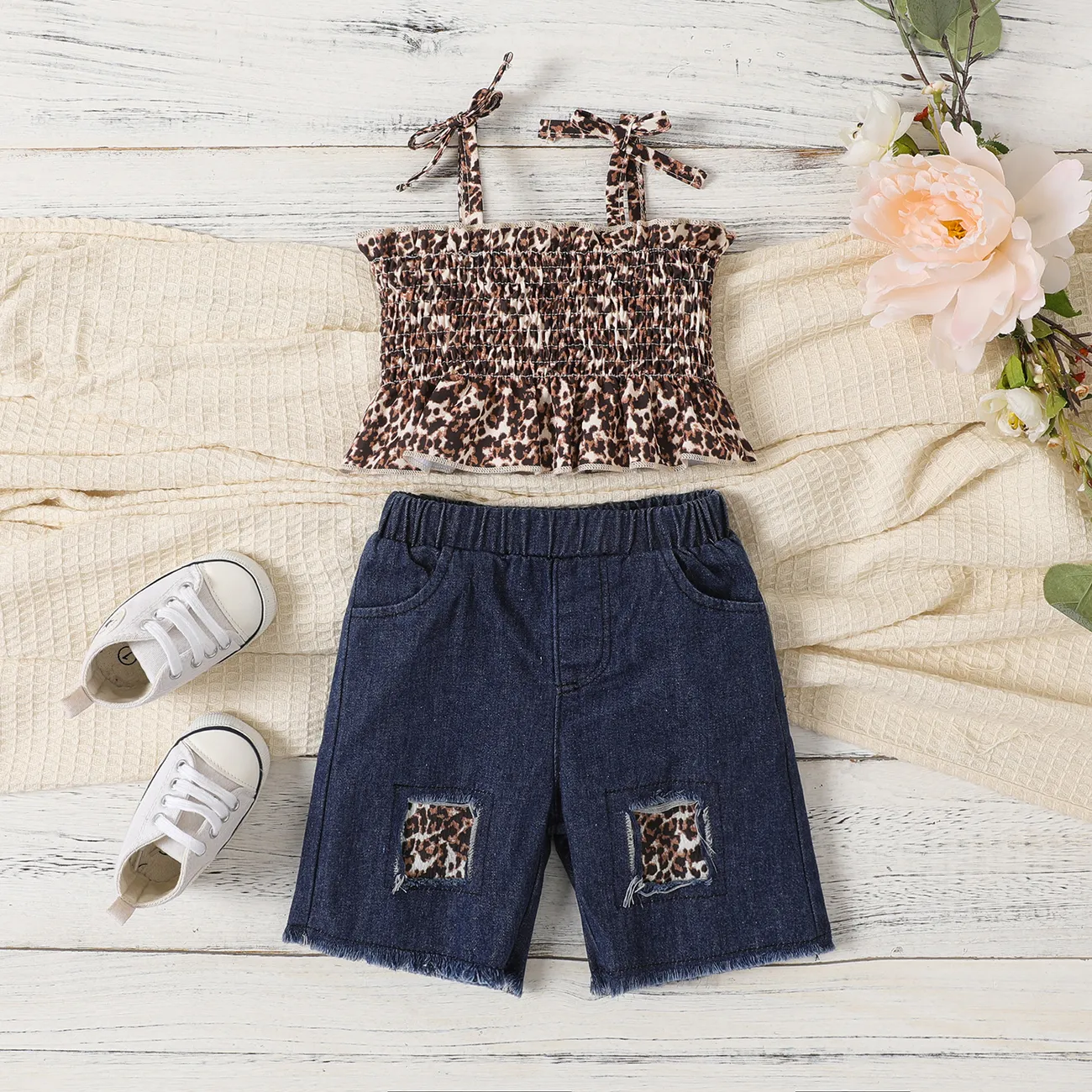 2pcs Baby Girl Allover Leopard Print Smocked Slip Top and 100% Cotton Ripped Denim Shorts Set  big image 1