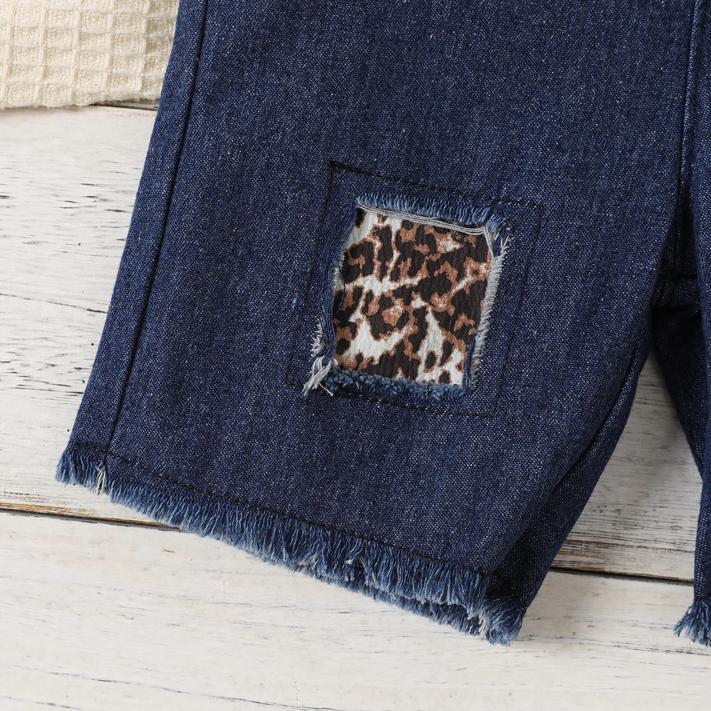 2pcs Baby Girl Allover Leopard Print Smocked Slip Top and 100% Cotton Ripped Denim Shorts Set  image 5
