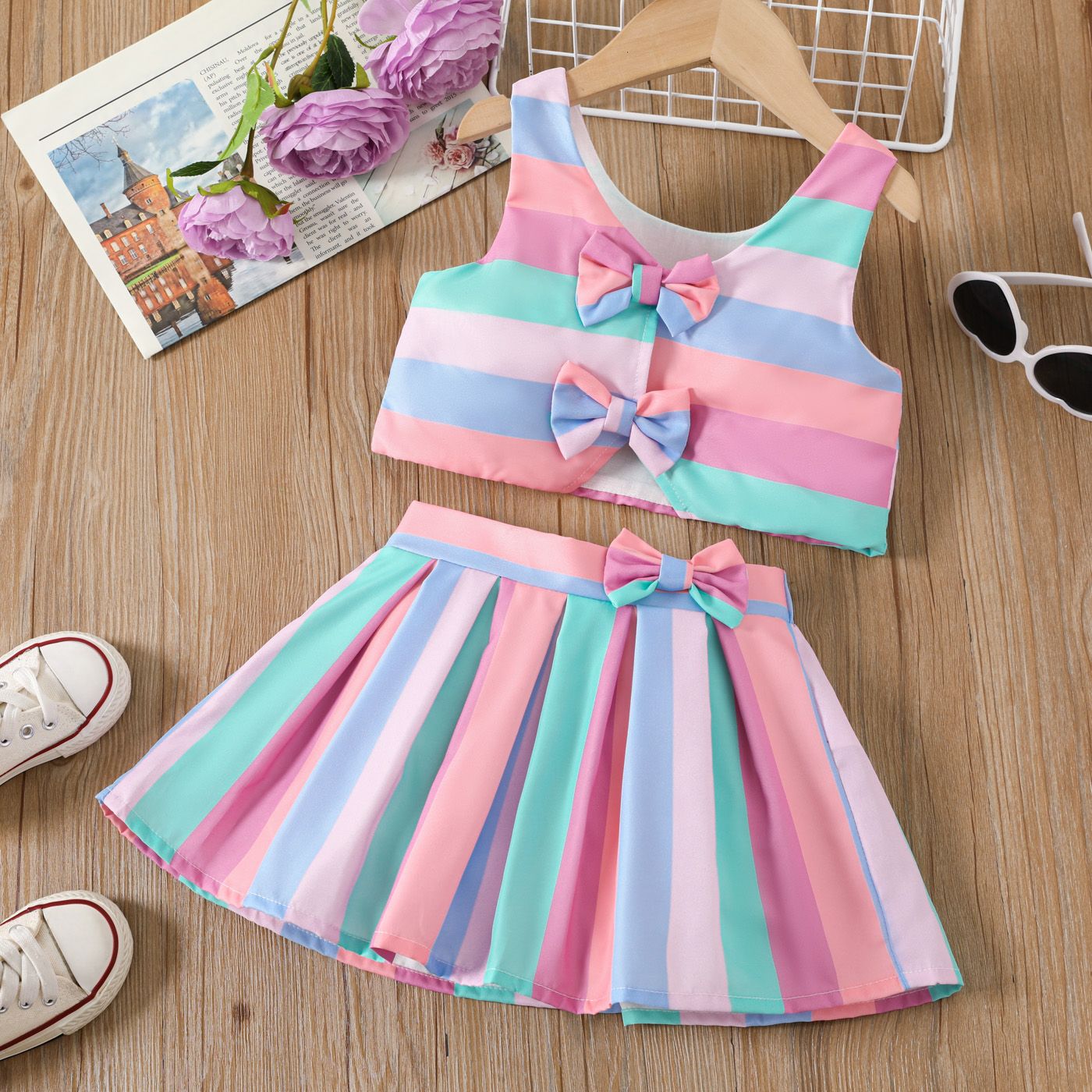 

2pcs Toddler Girl Stripe Bow Decor Sleeveless Top and Skirt Set