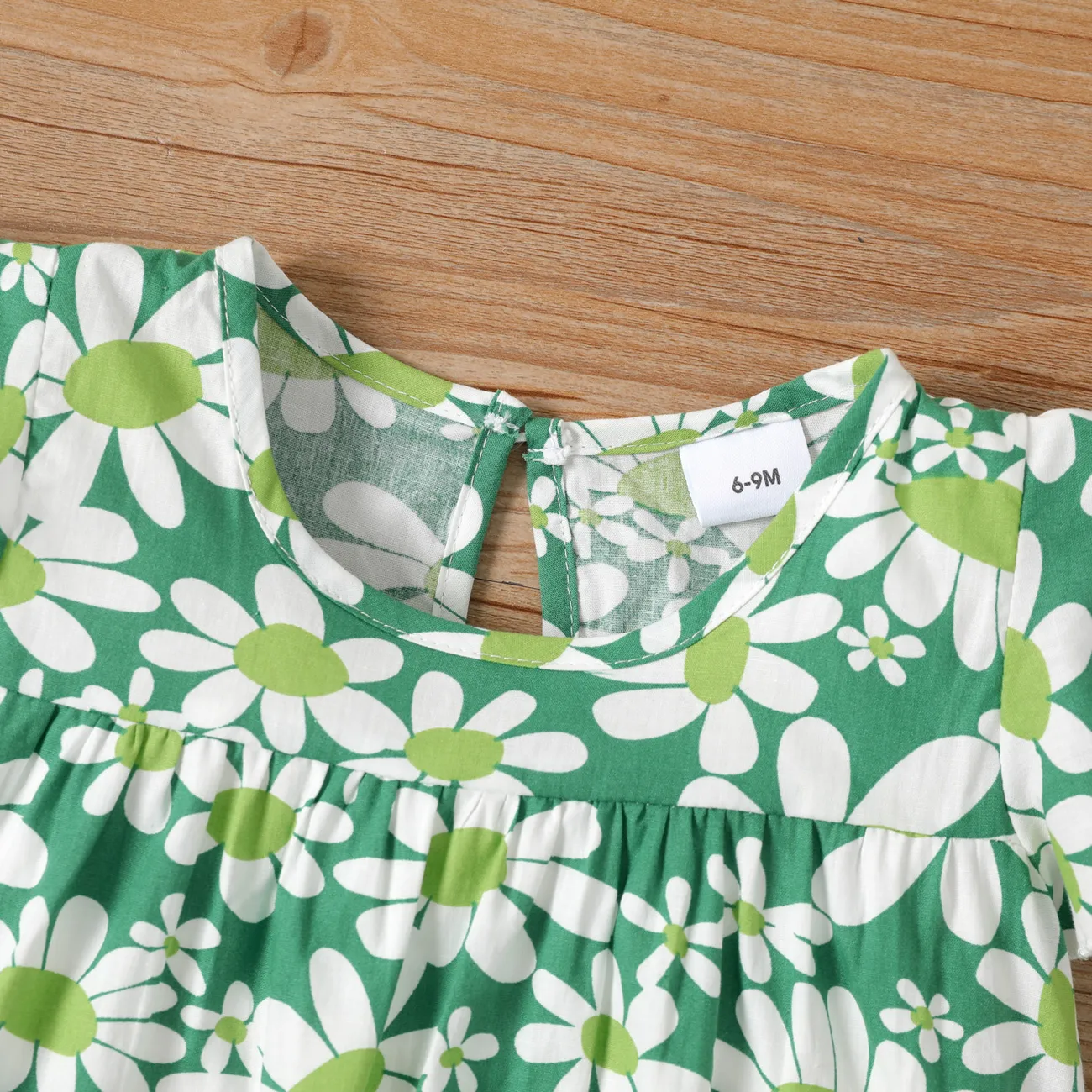 100 ٪ القطن طفلة في جميع أنحاء الأزهار طباعة رفرفة الأكمام اللباس أخضر big image 1
