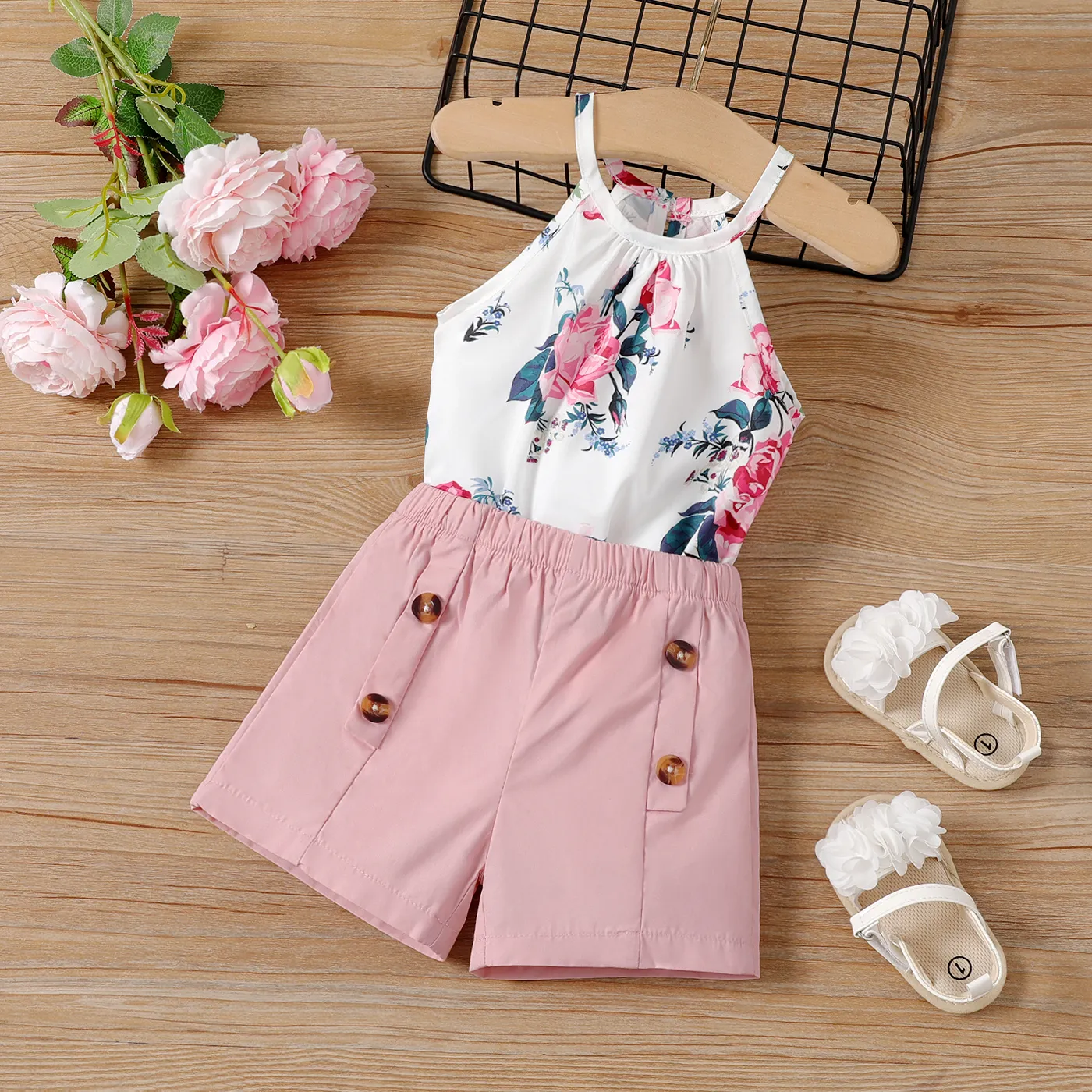 2pcs Baby Girl Floral Print Halterneck Top And 100% Cotton Button Decor Shorts Set