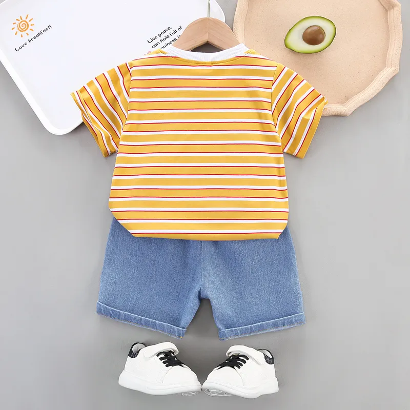 2pcs Toddler Boy Cotton Giraffe Graphic Striped Tee and Denim Shorts Set Yellow image 2