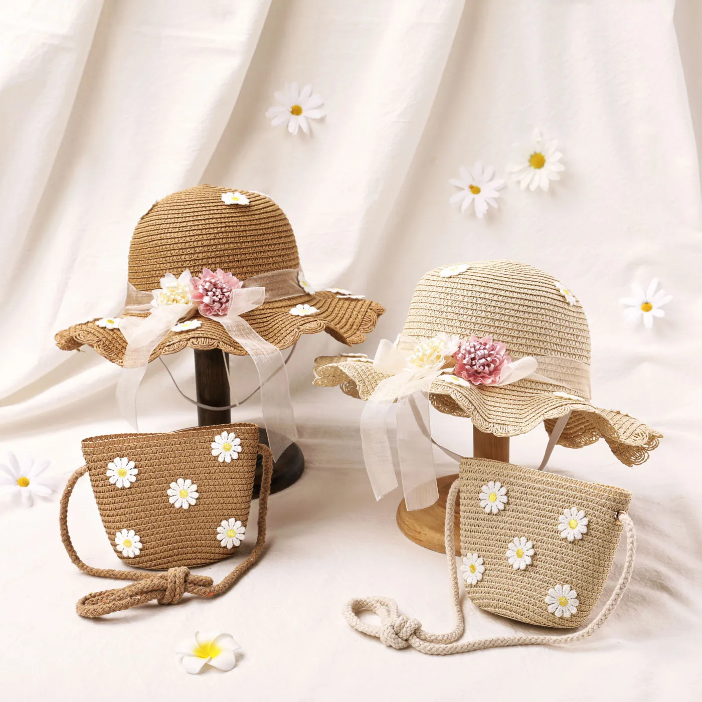 2pcs Kleinkind / Kind Mädchen Kleines Gänseblümchen Dekor Hutband Strohhut und Tasche Set