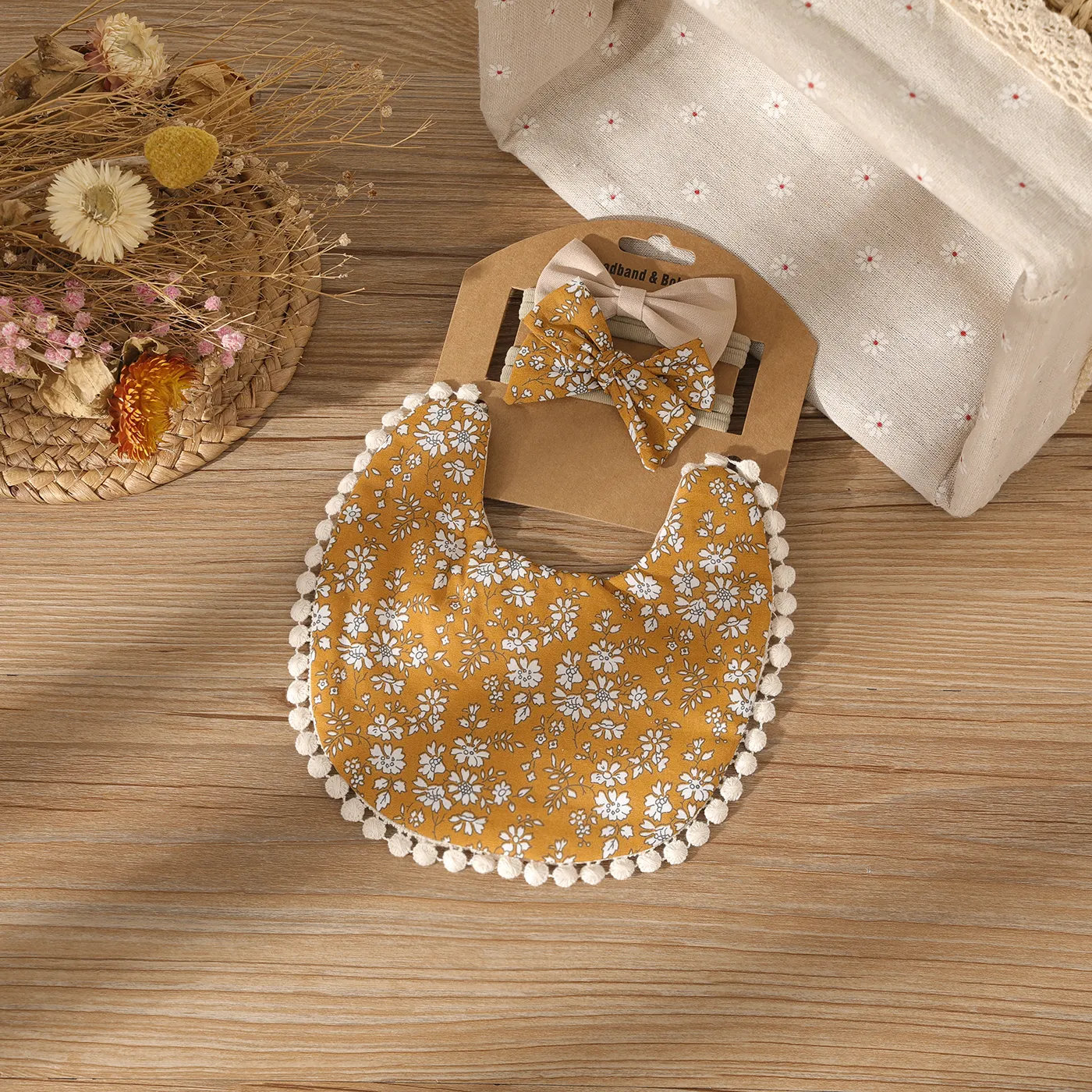 

2-pack Baby Floral Print Headband and a Water Towel Set (with Paper Jam)