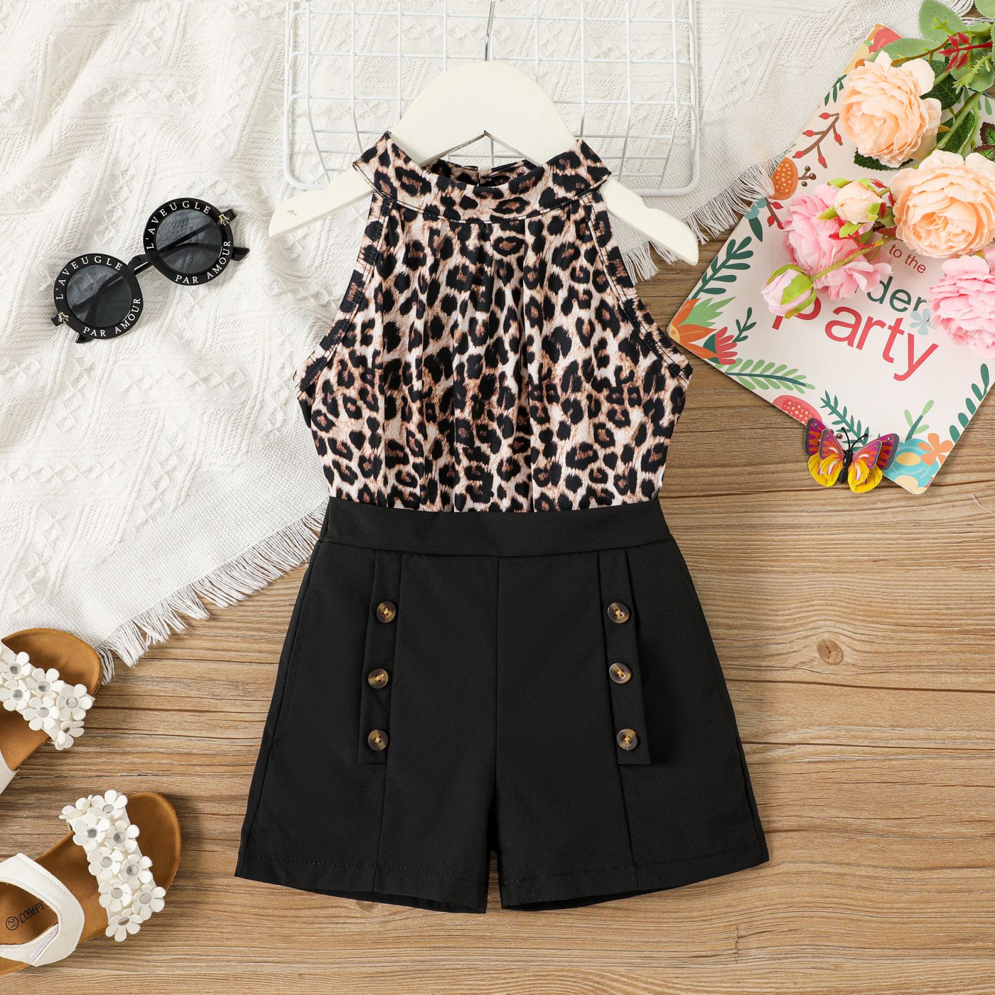 

2pcs Toddler Girl Leopard Halterneck Top and Button Decor Shorts Set