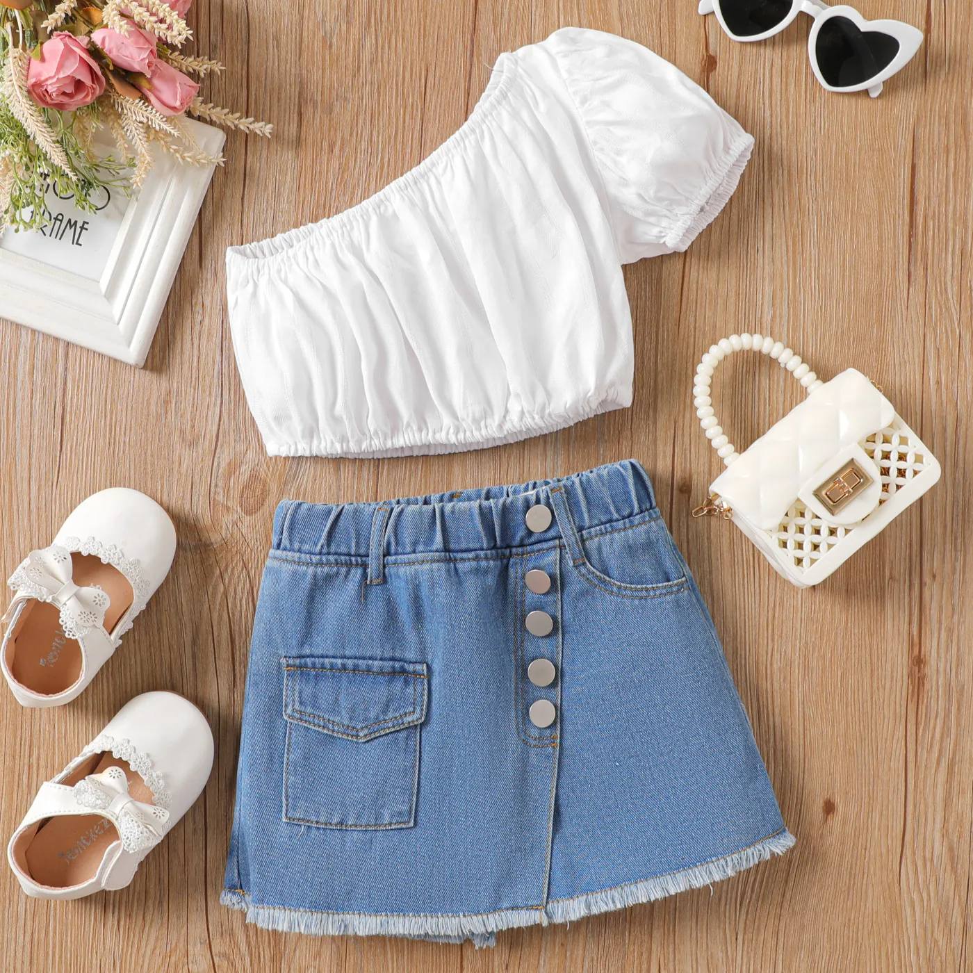2pcs Toddler Girl One Shoulder Short-sleeve tee and Button Design Denim Skort Set