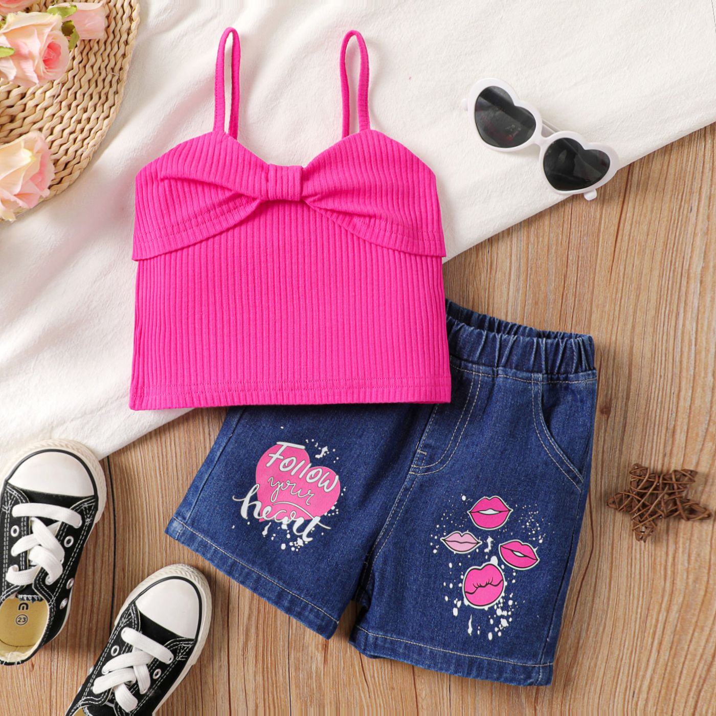 2pcs Toddler Girl Twist Knot Front Rib-knit Cami Top And Heart Graphic Denim Shorts Set